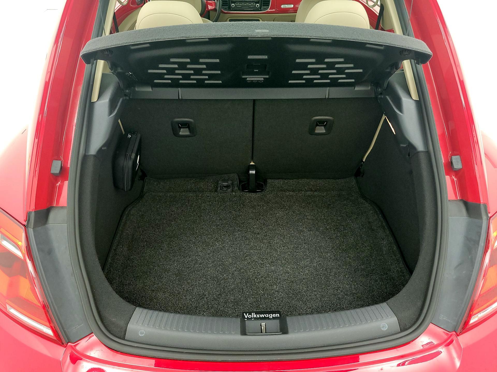 Thumbnail: 2013 Volkswagen Beetle - 17