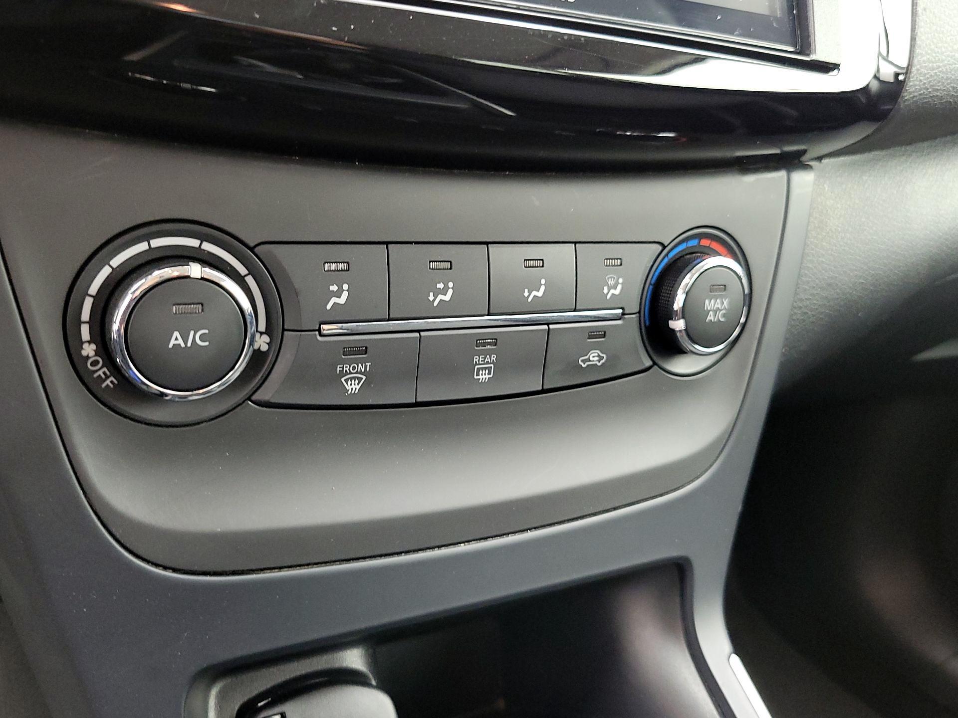 Thumbnail: 2019 Nissan Sentra - 16