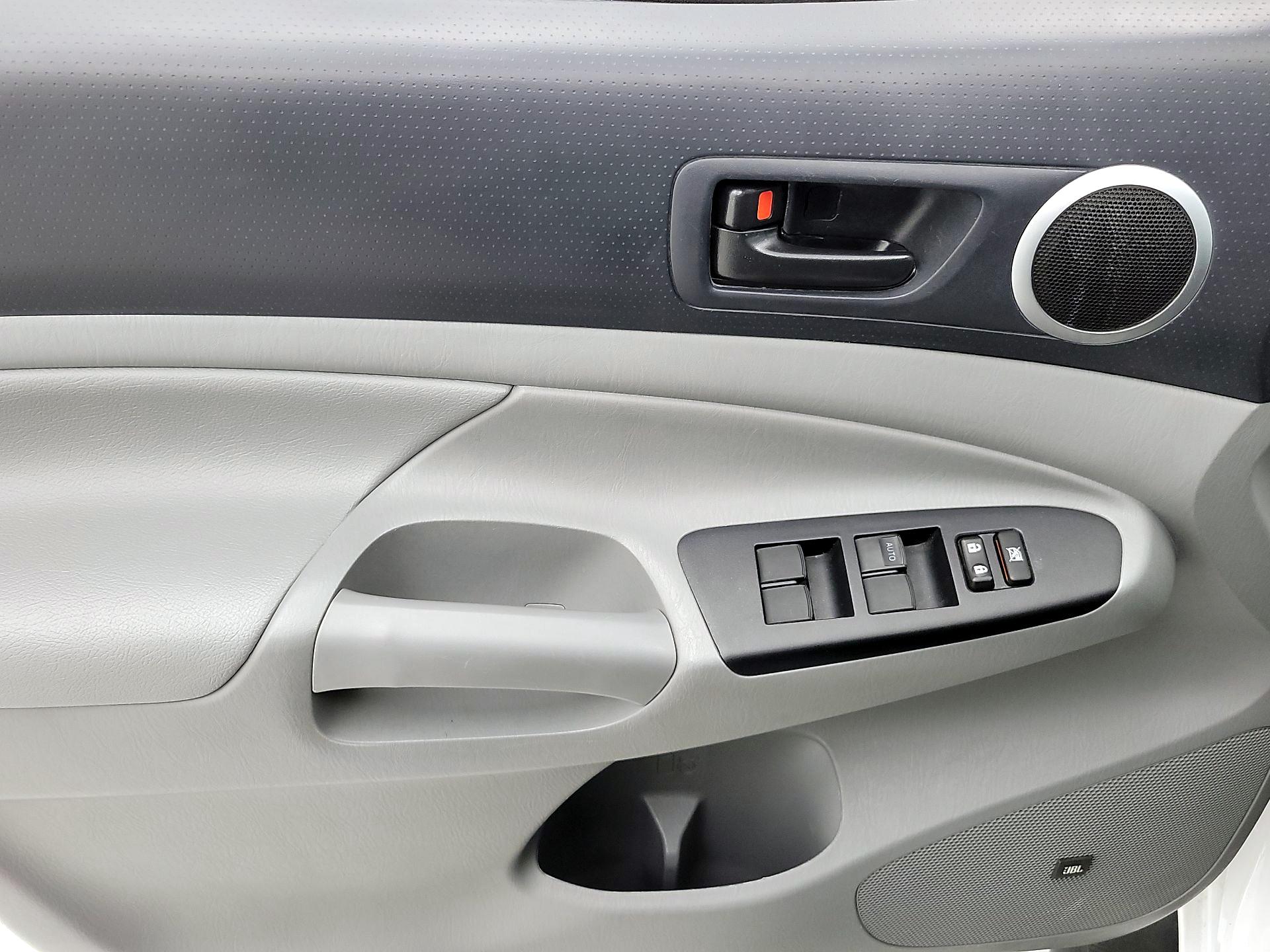 Thumbnail: 2013 Toyota Tacoma - 12
