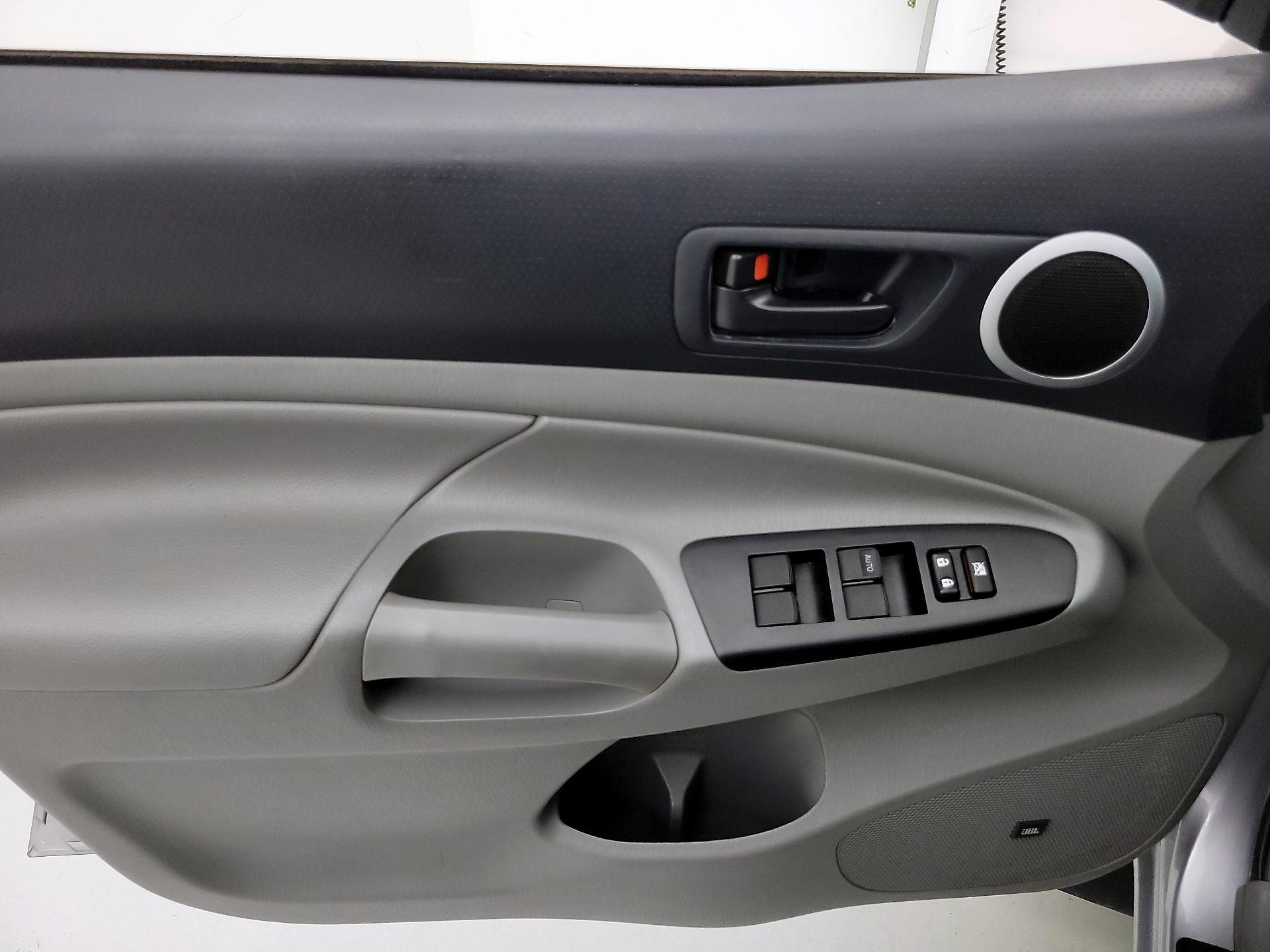 Thumbnail: 2014 Toyota Tacoma - 12