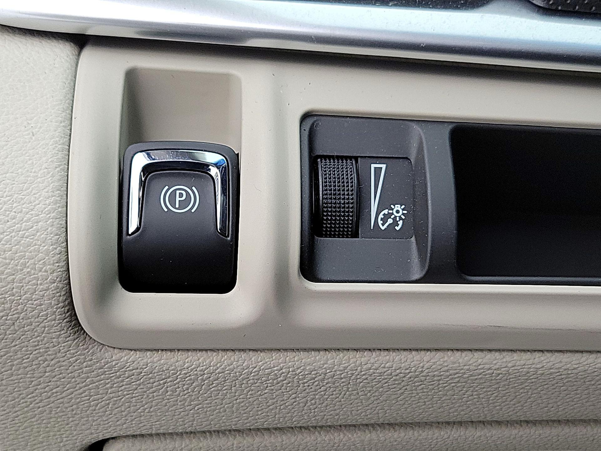 Thumbnail: 2018 Cadillac XTS - 13