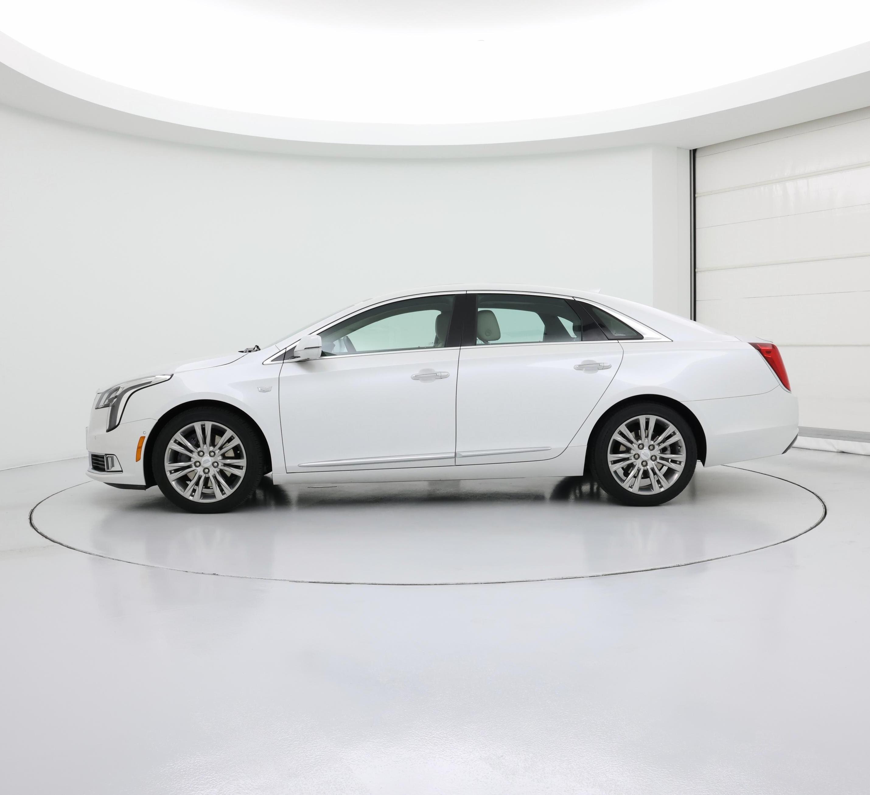 Thumbnail: 2018 Cadillac XTS - 3