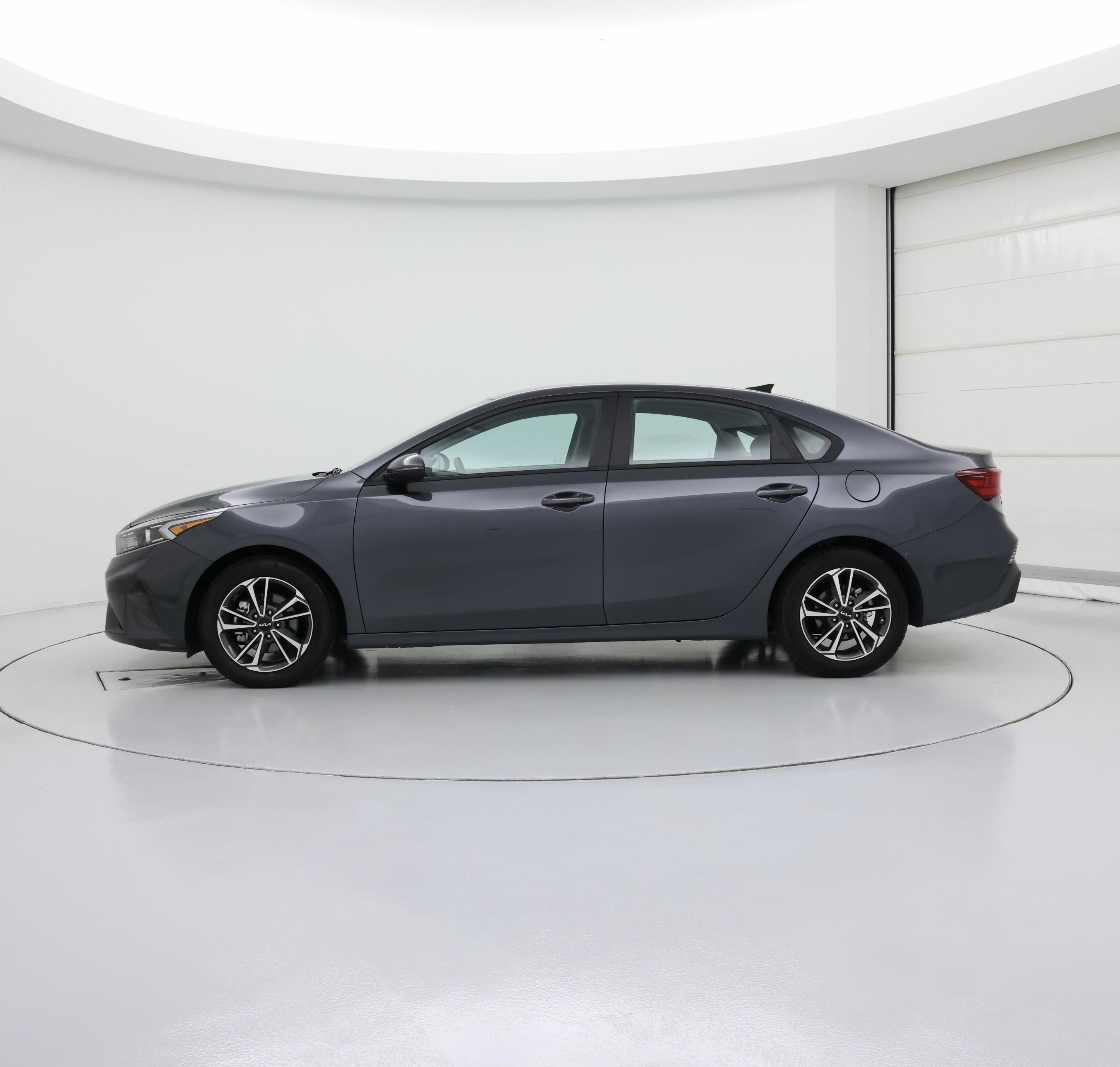 Thumbnail: 2023 Kia Forte - 3