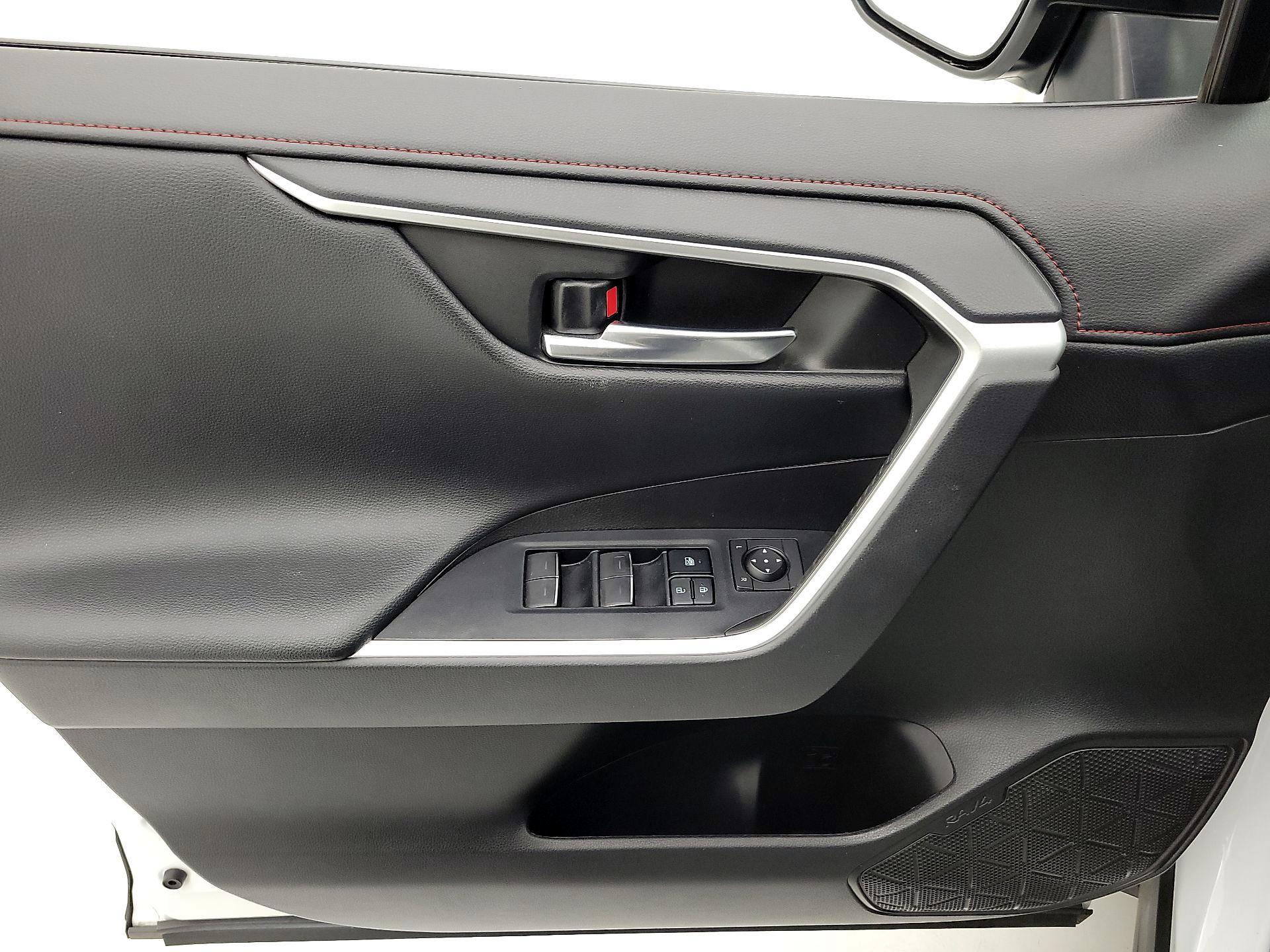 Thumbnail: 2022 Toyota RAV4 - 12