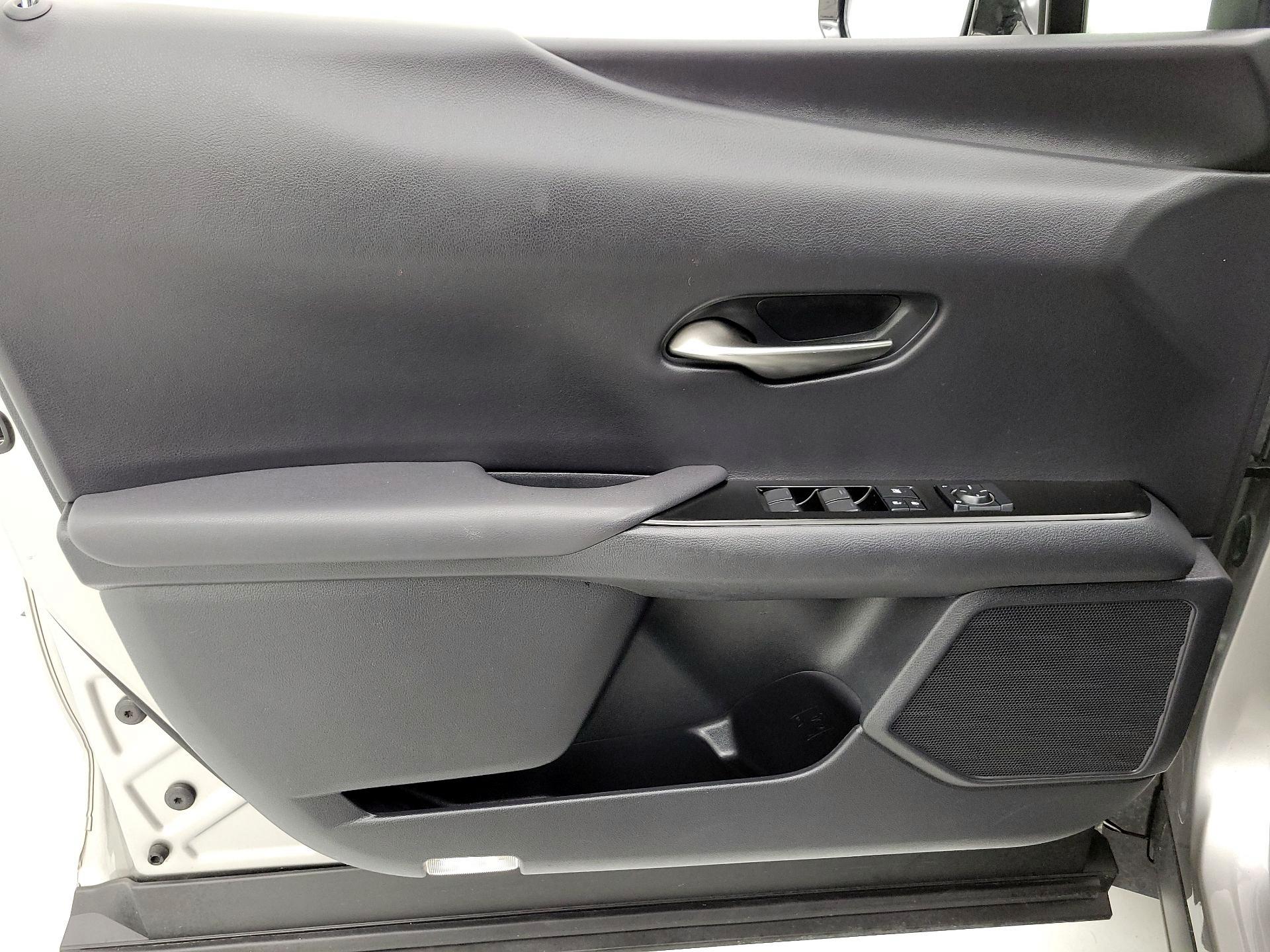 Thumbnail: 2021 Lexus UX - 12