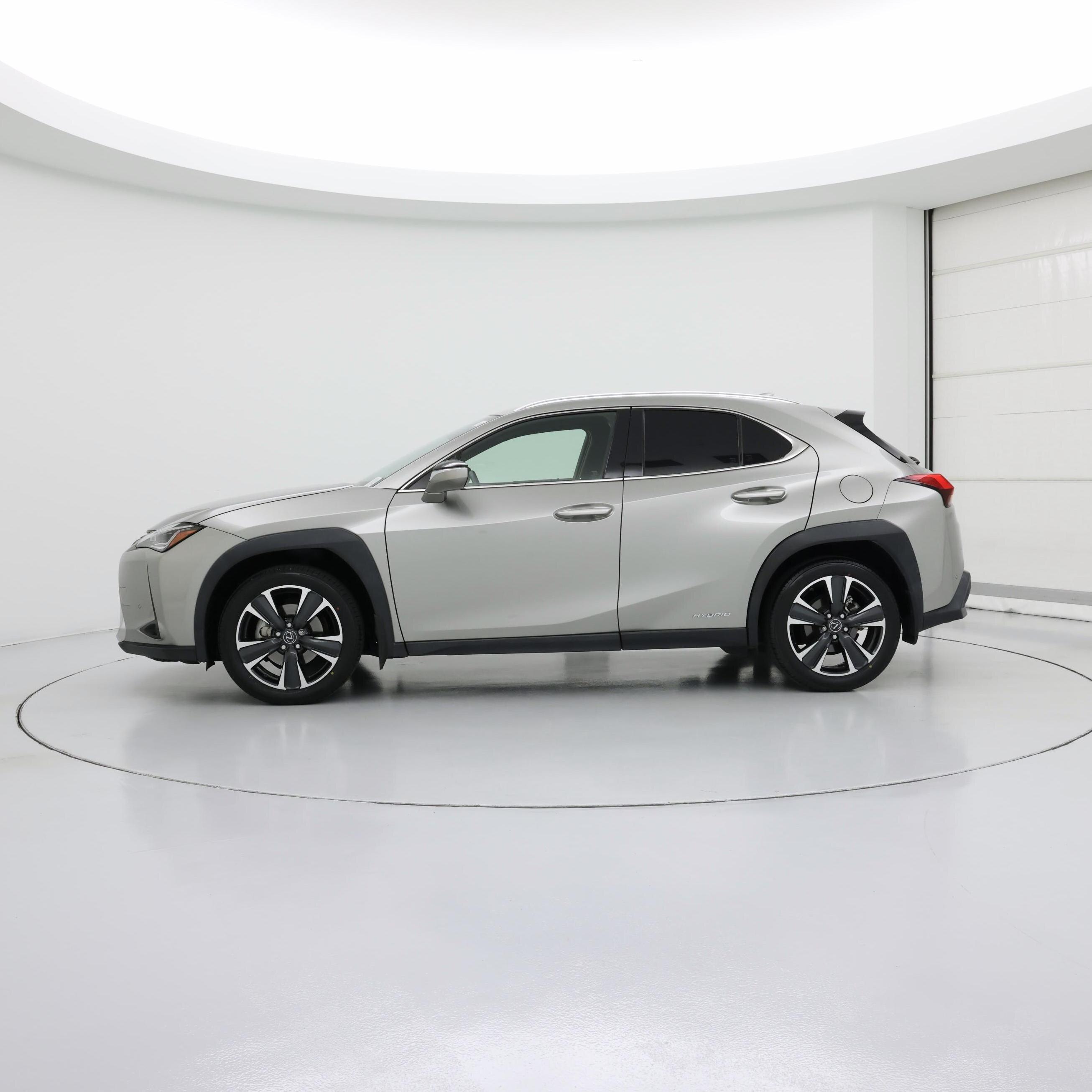 Thumbnail: 2021 Lexus UX - 3