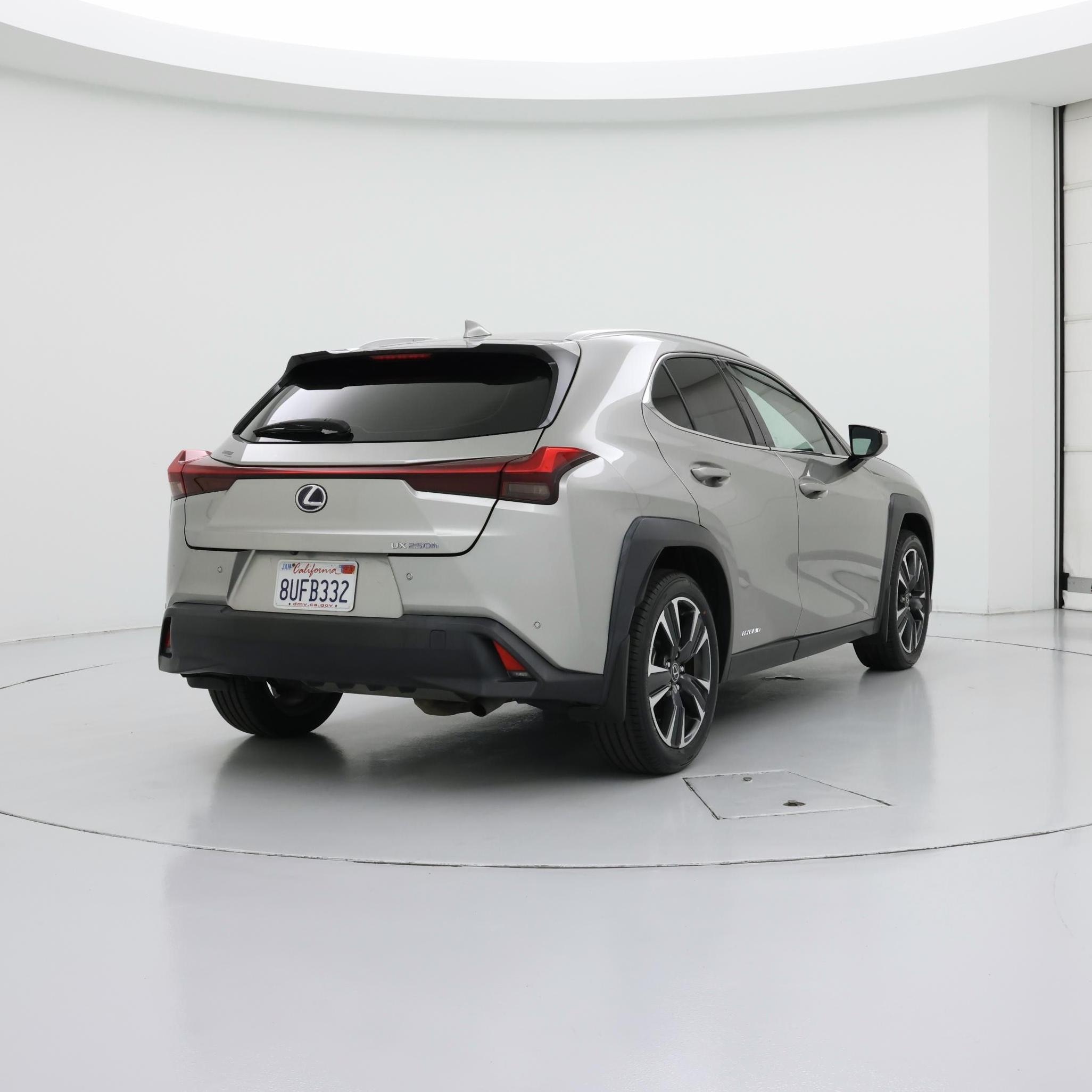 Thumbnail: 2021 Lexus UX - 8