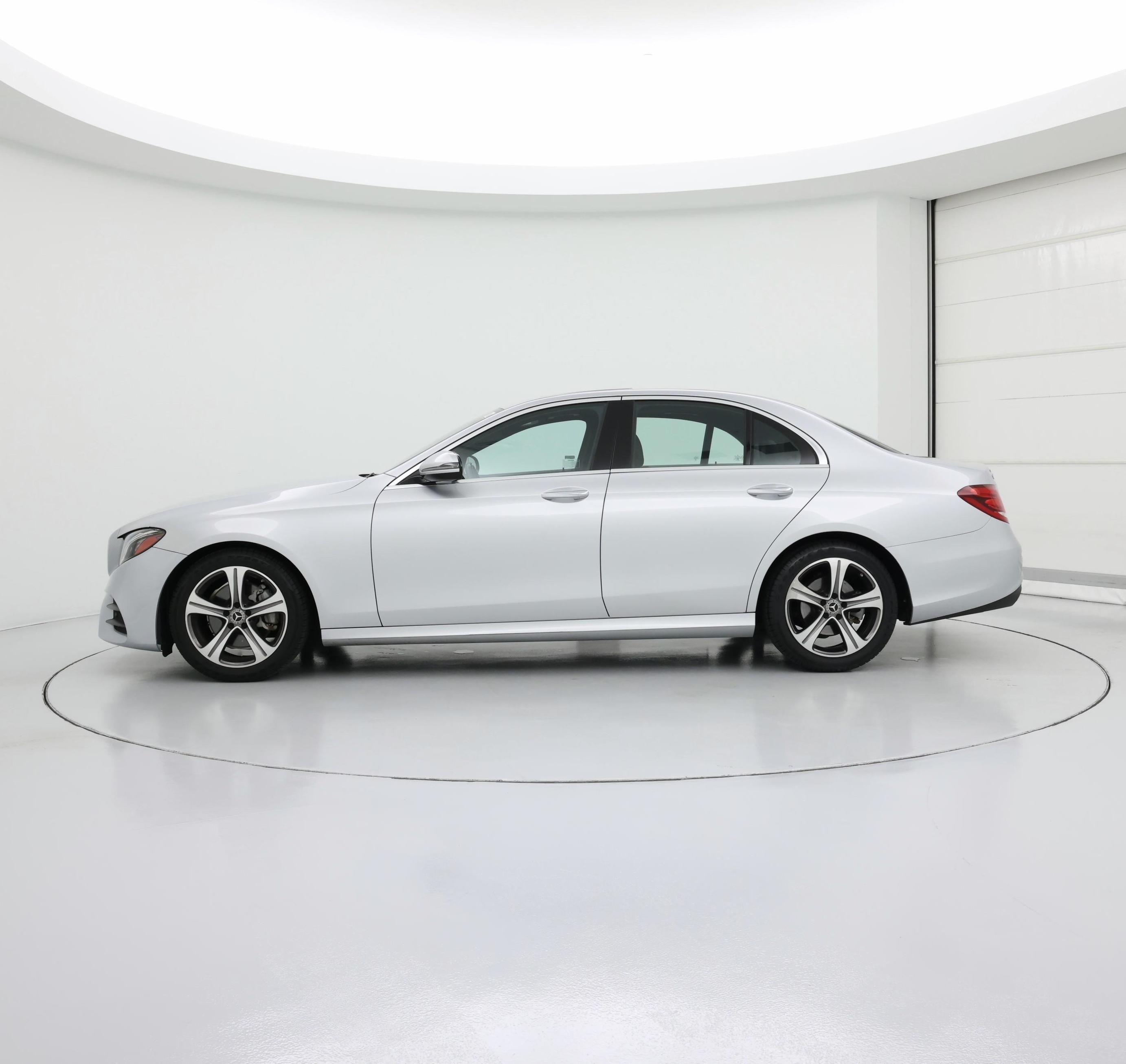 Thumbnail: 2019 Mercedes-Benz E-Class - 3