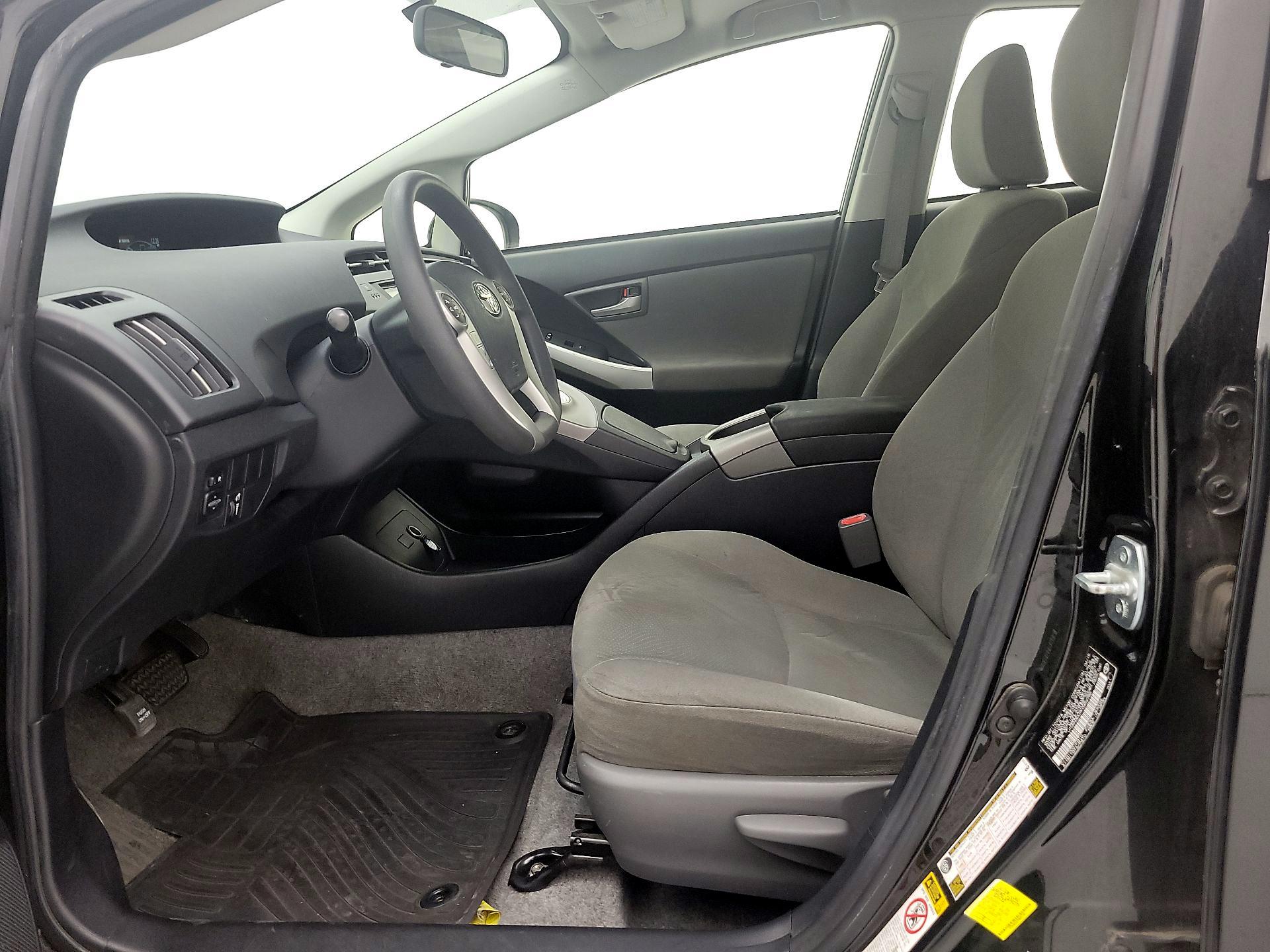 Thumbnail: 2015 Toyota Prius - 11