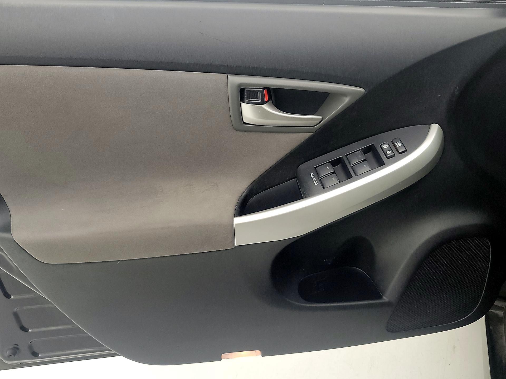 Thumbnail: 2015 Toyota Prius - 12