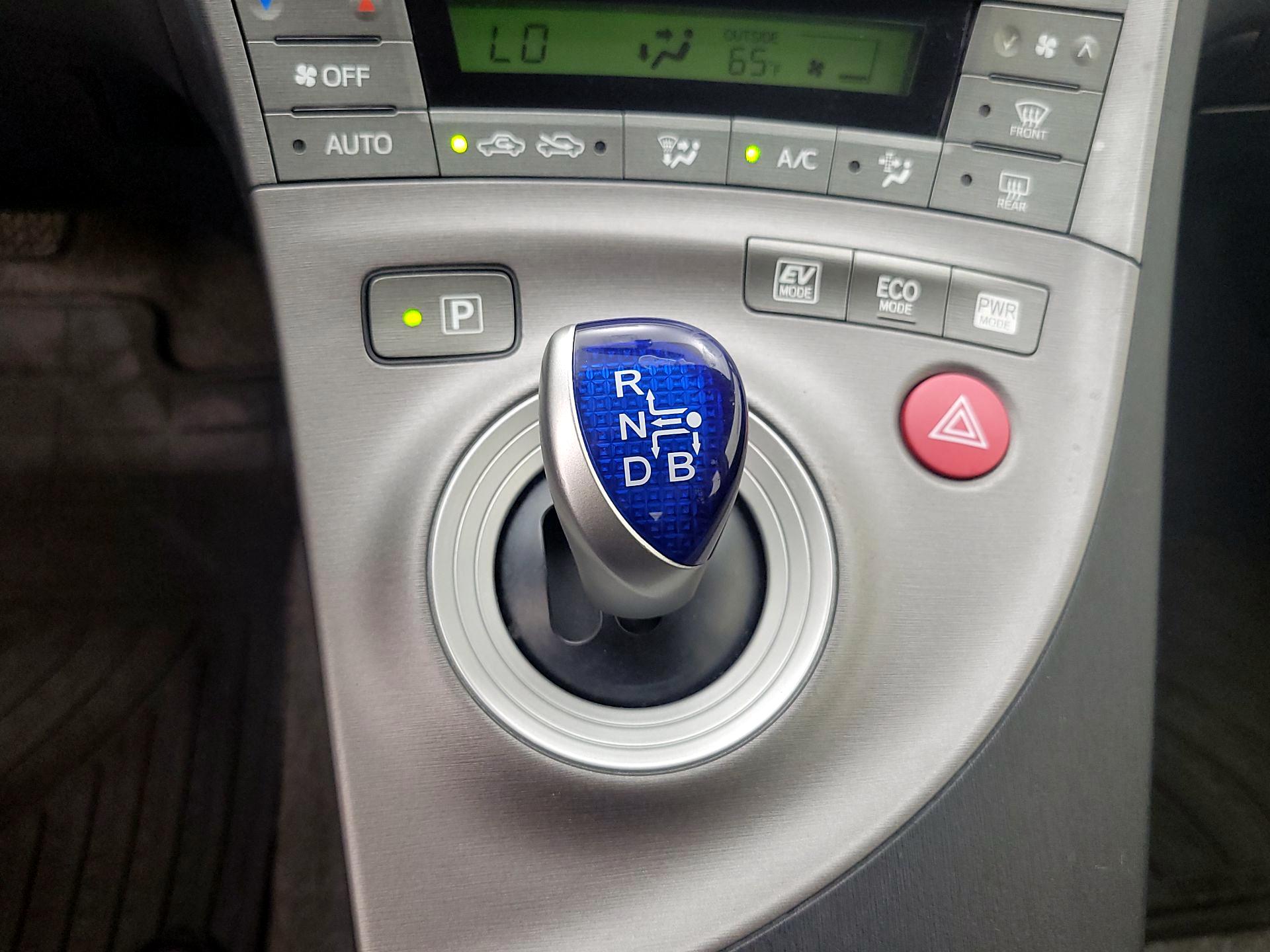 Thumbnail: 2015 Toyota Prius - 17