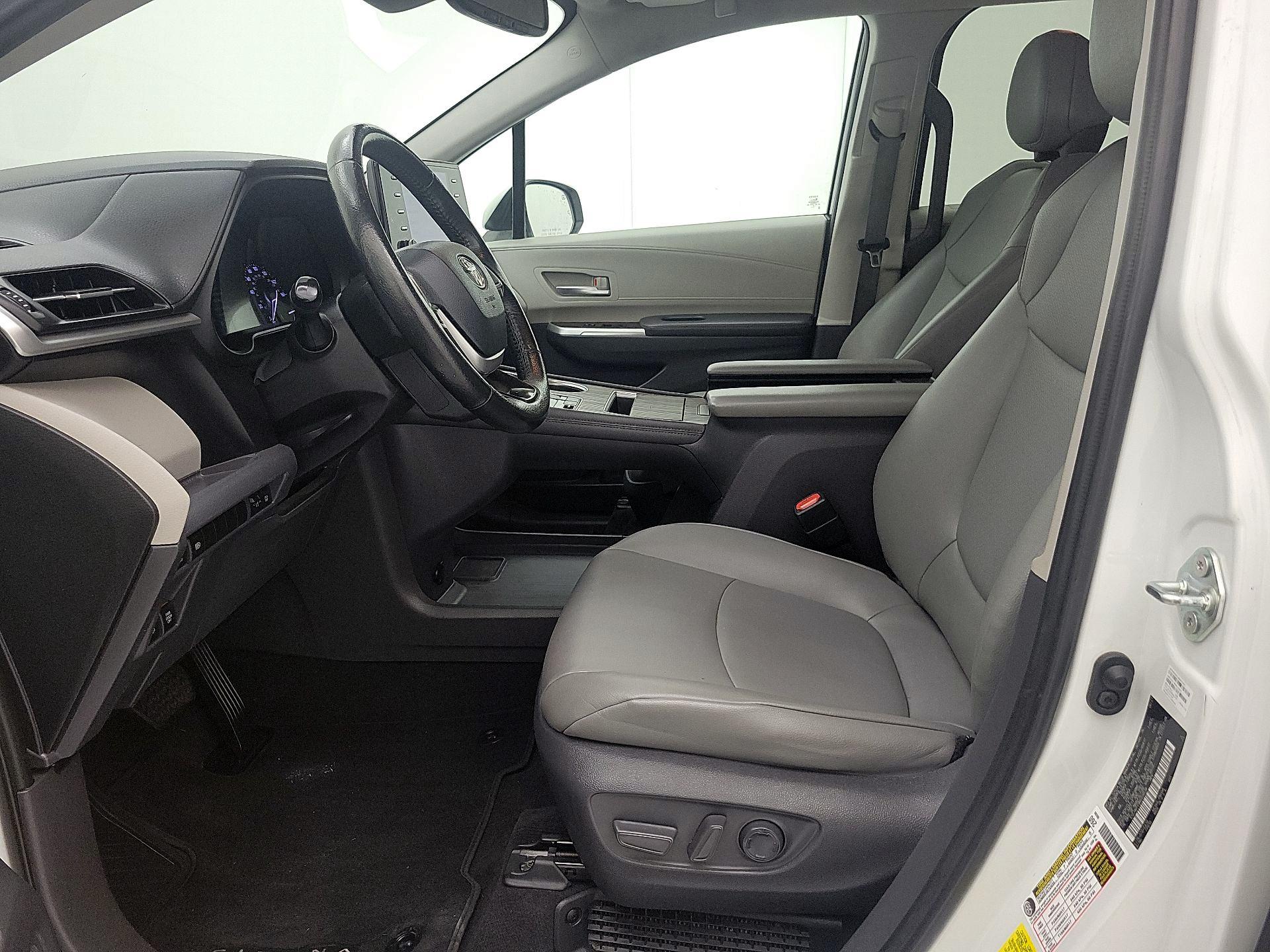 Thumbnail: 2021 Toyota Sienna - 11