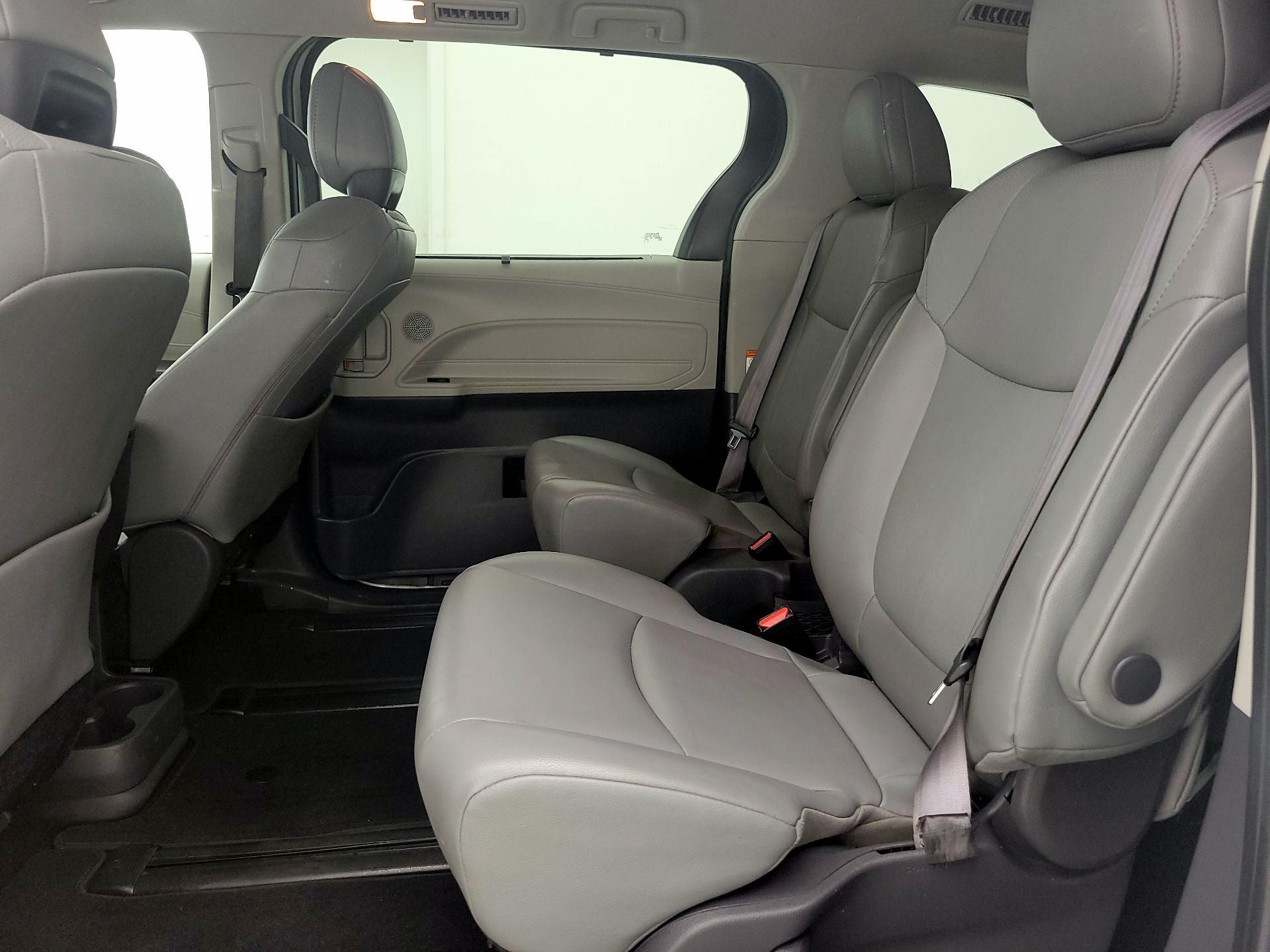 Thumbnail: 2021 Toyota Sienna - 19