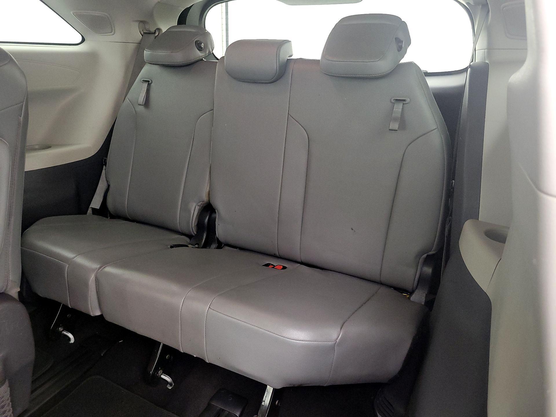 Thumbnail: 2021 Toyota Sienna - 20