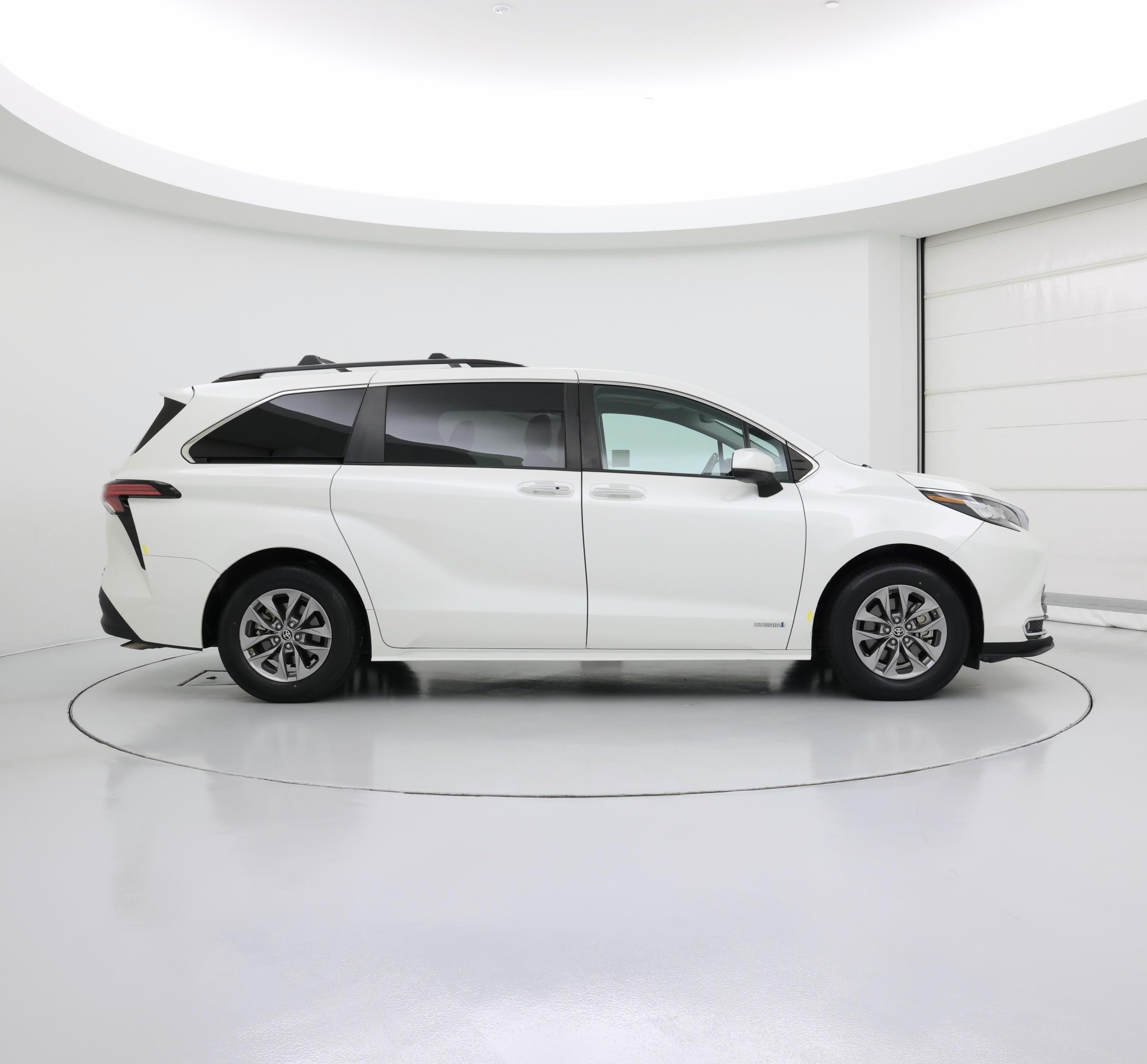 Thumbnail: 2021 Toyota Sienna - 7