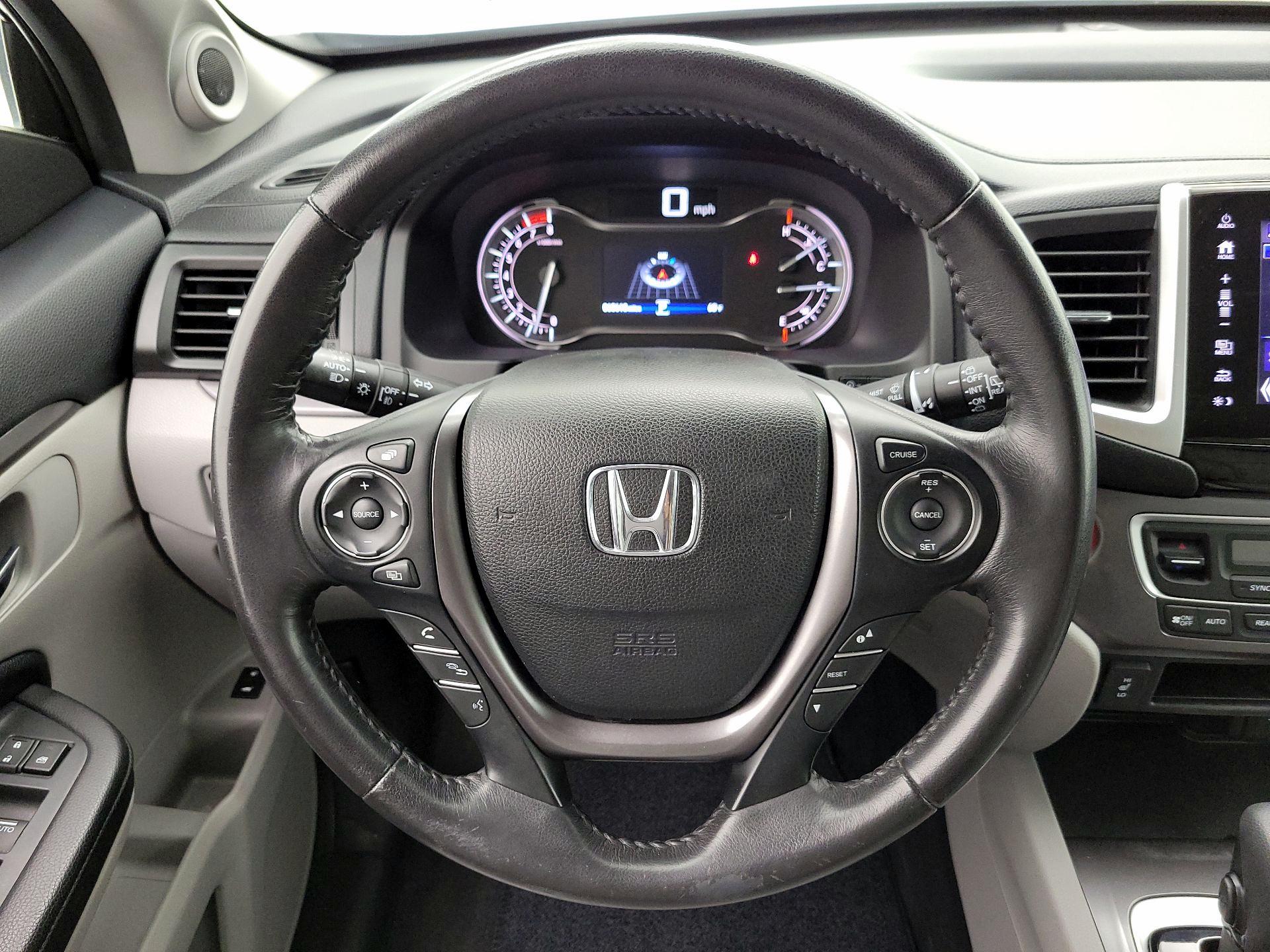 Thumbnail: 2018 Honda Pilot - 10
