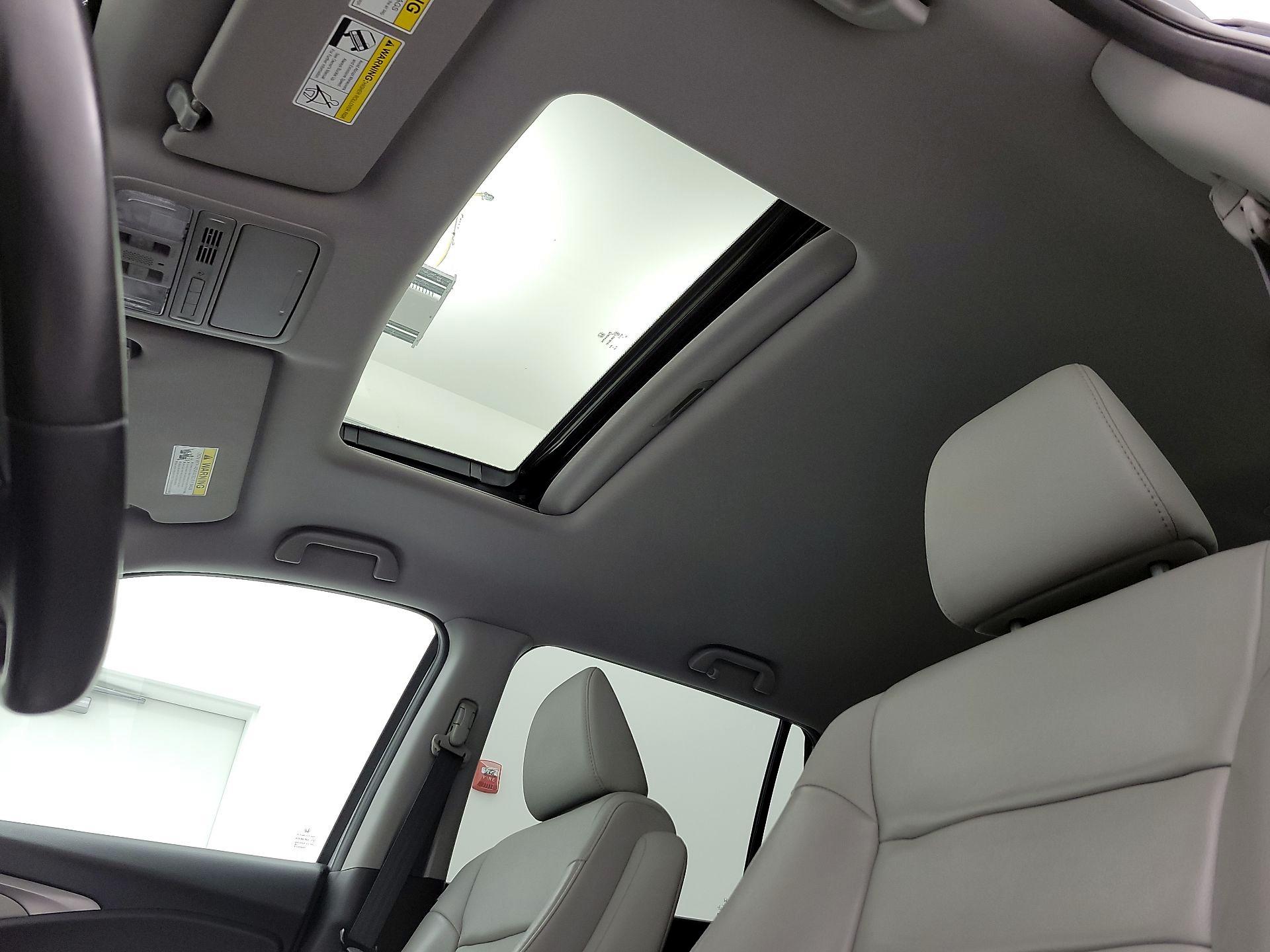 Thumbnail: 2018 Honda Pilot - 19
