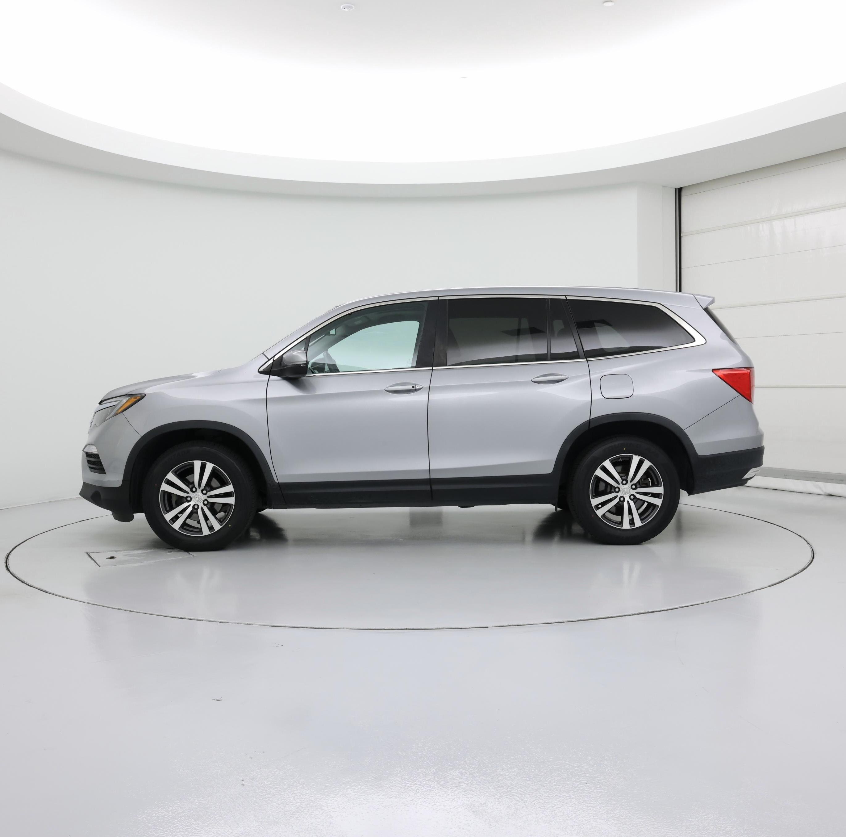 Thumbnail: 2018 Honda Pilot - 3