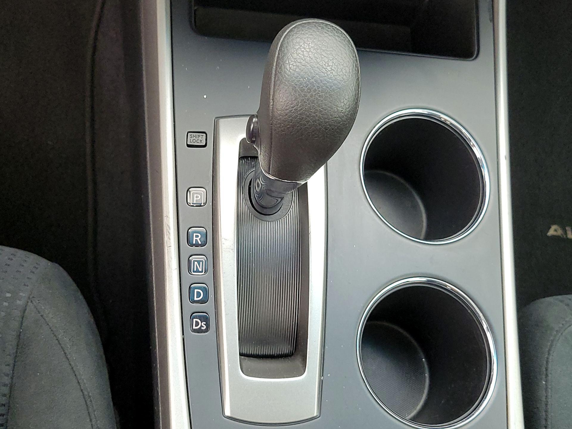 Thumbnail: 2015 Nissan Altima - 17