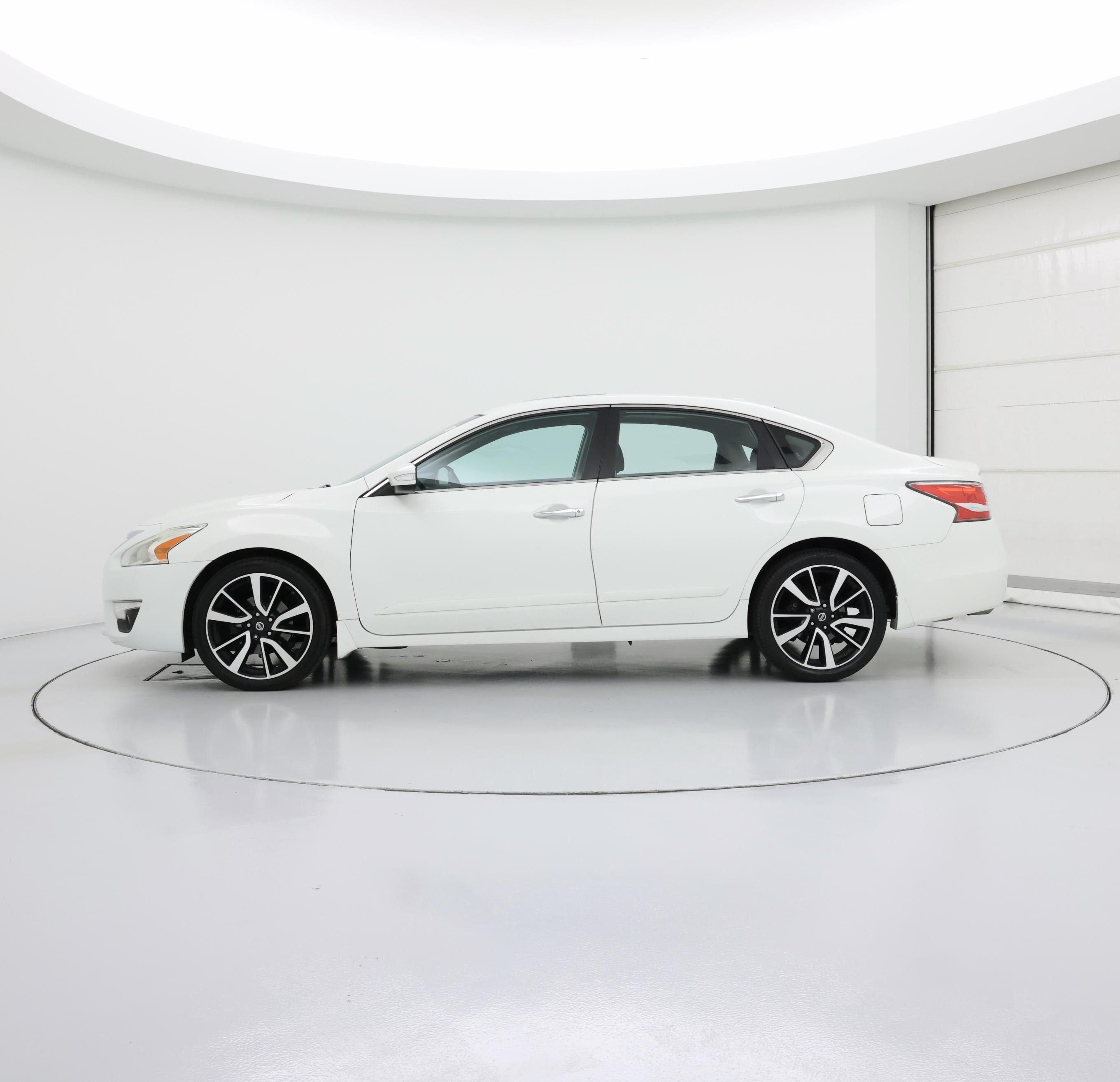 Thumbnail: 2015 Nissan Altima - 3