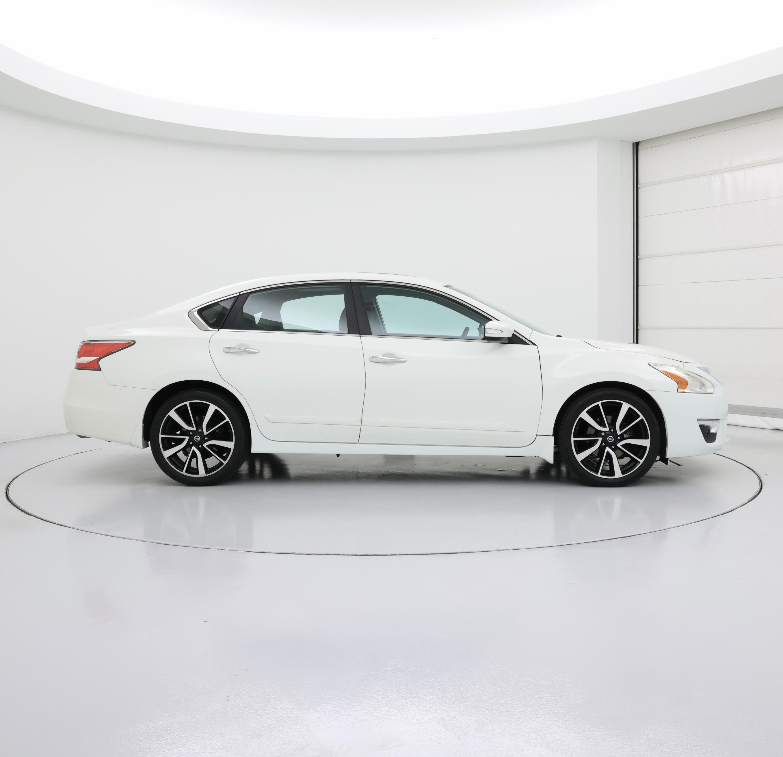 Thumbnail: 2015 Nissan Altima - 7