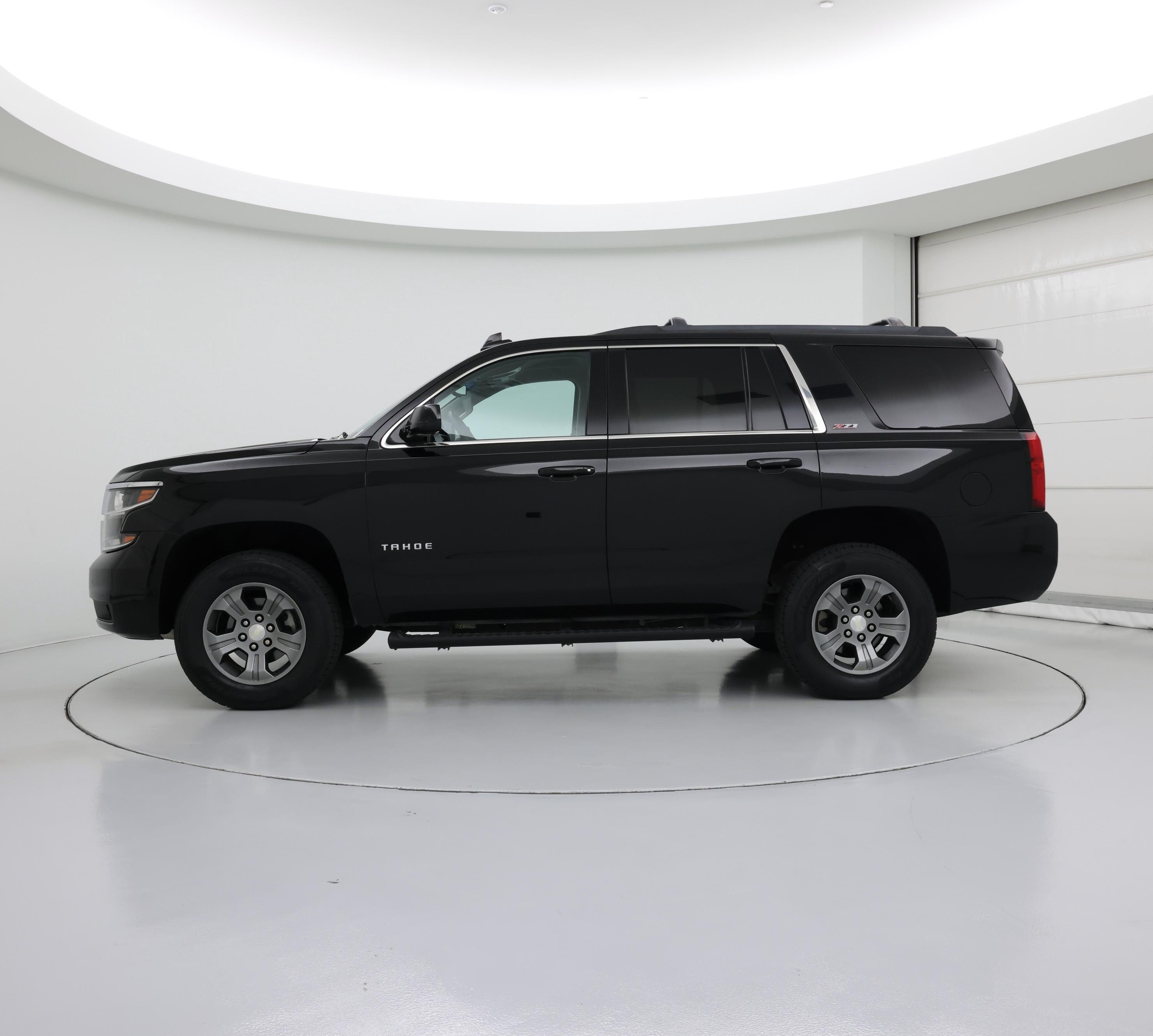 Thumbnail: 2017 Chevrolet Tahoe - 3