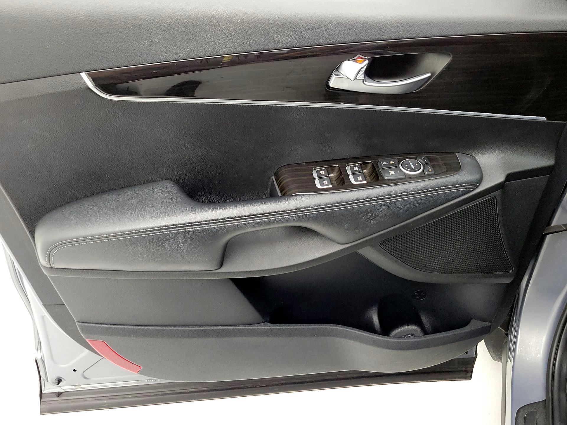 Thumbnail: 2019 Kia Sorento - 12