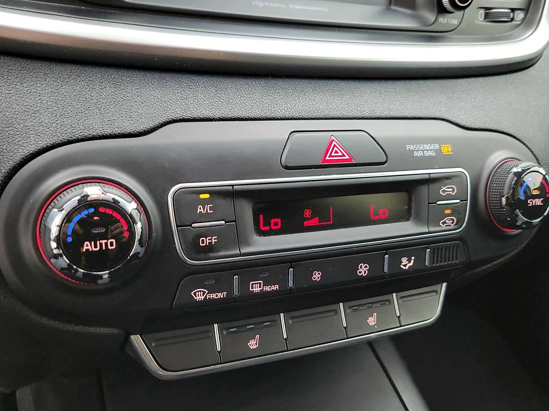 Thumbnail: 2019 Kia Sorento - 16