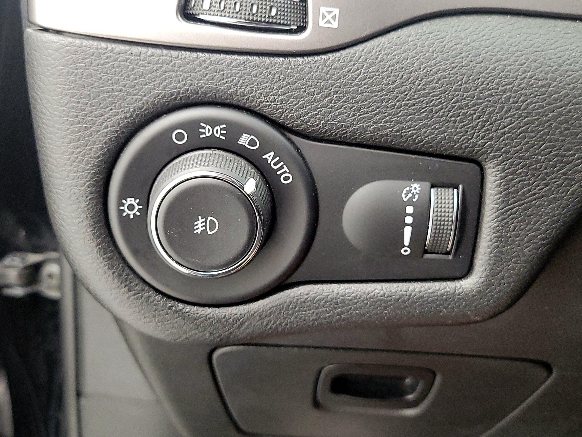 Thumbnail: 2019 Jeep Cherokee - 13