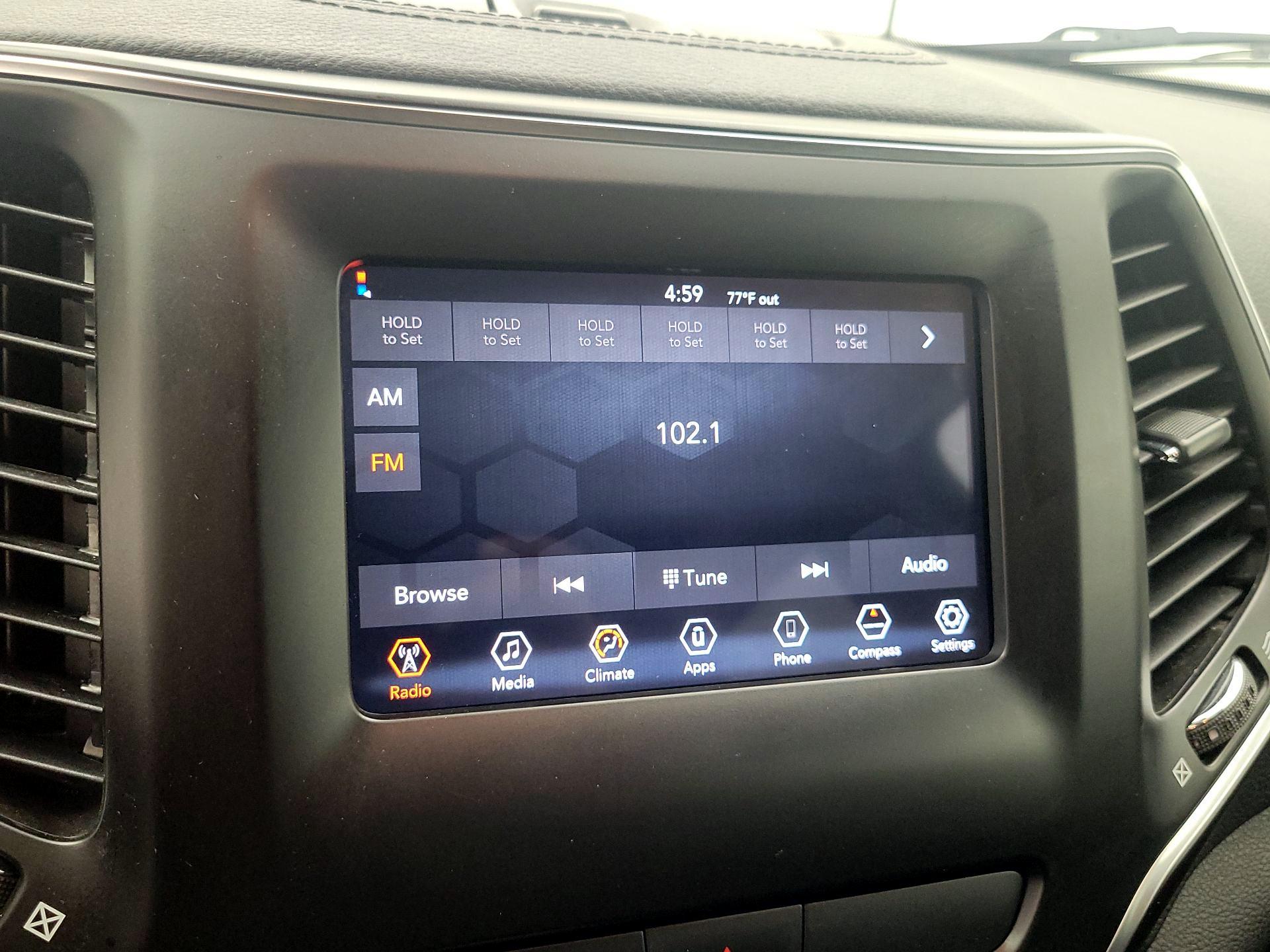 Thumbnail: 2019 Jeep Cherokee - 15