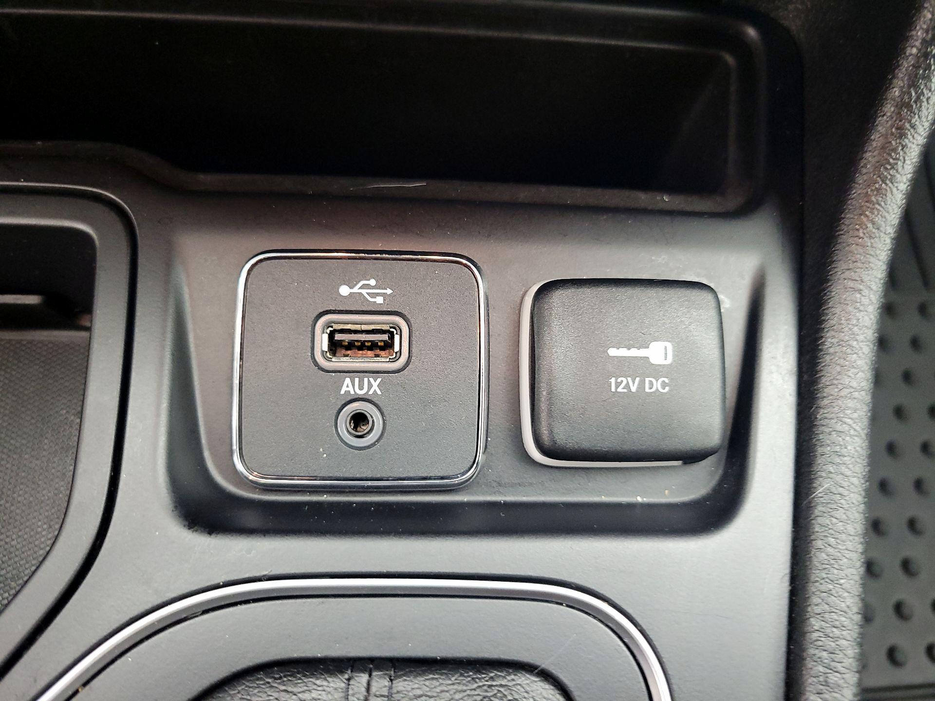 Thumbnail: 2019 Jeep Cherokee - 18