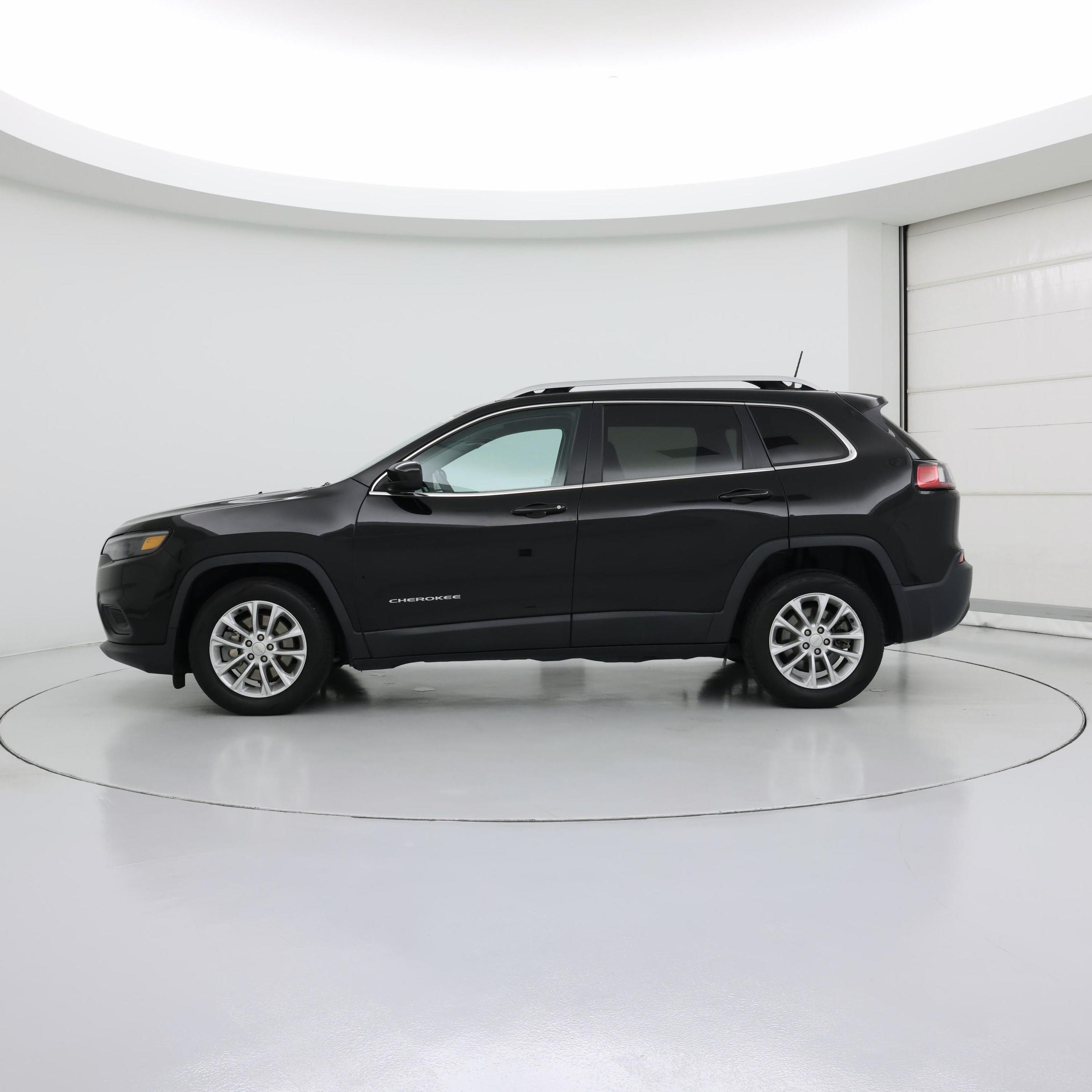 Thumbnail: 2019 Jeep Cherokee - 3