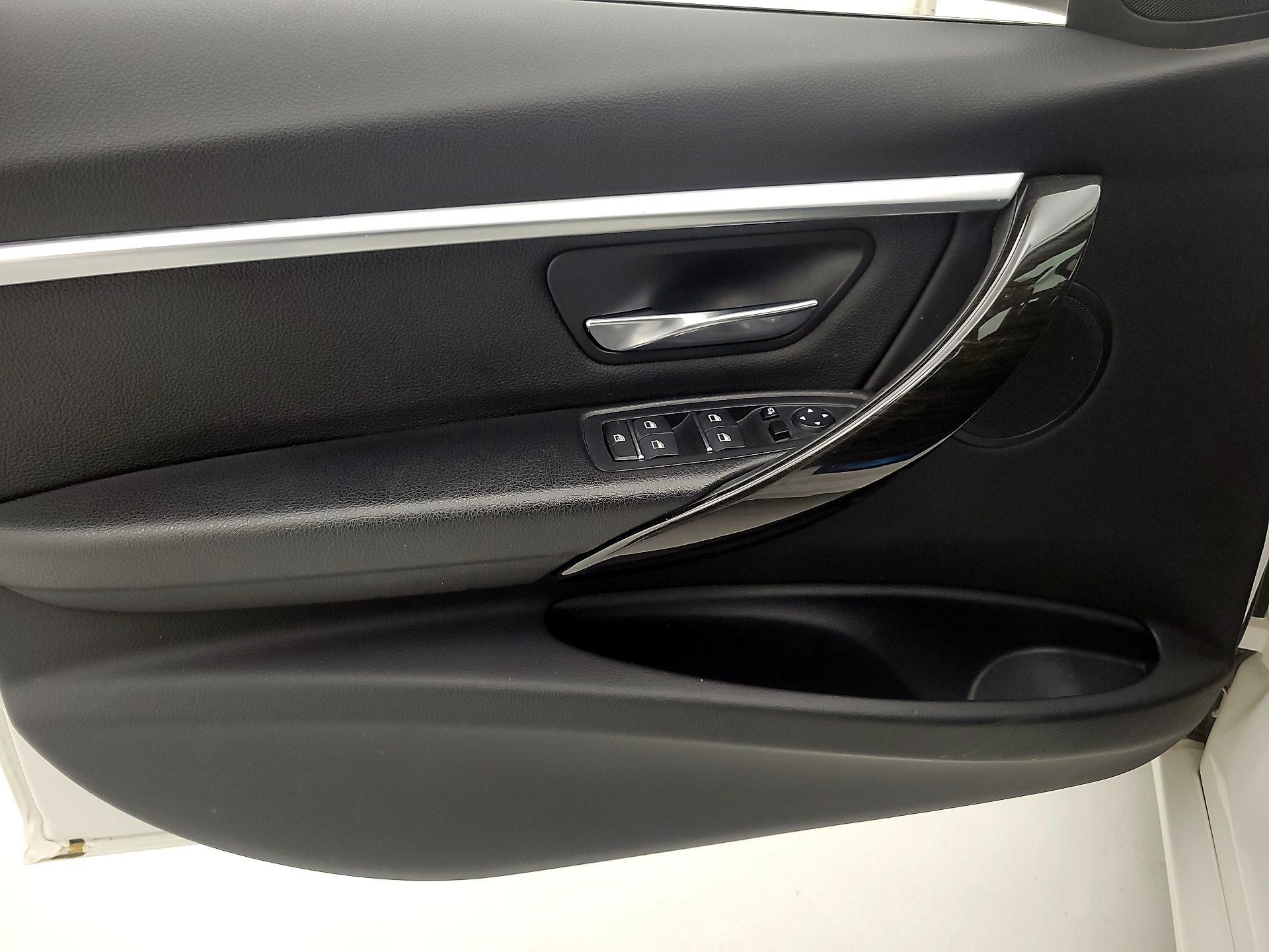 Thumbnail: 2017 BMW 3 Series - 12