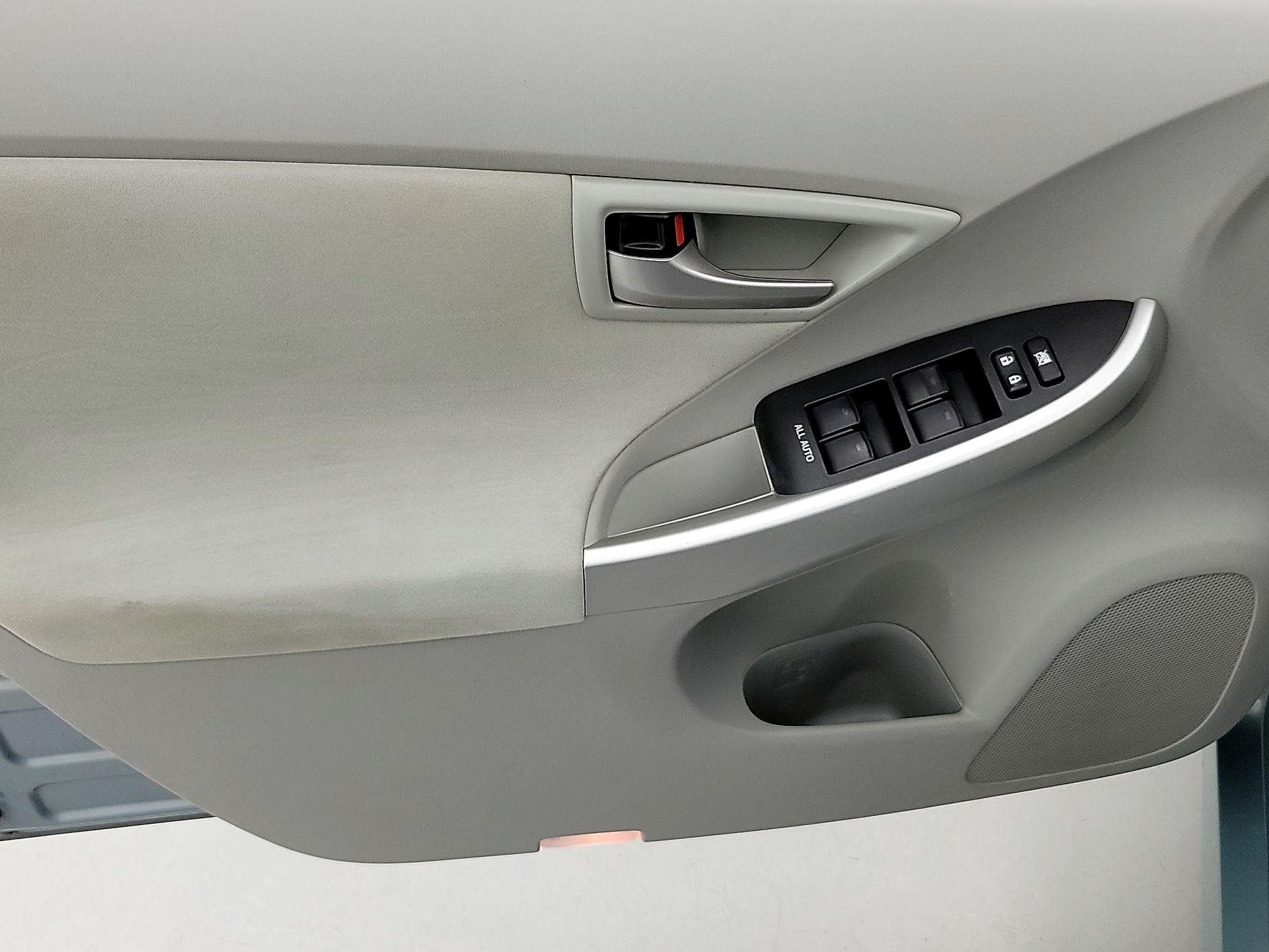 Thumbnail: 2015 Toyota Prius - 12