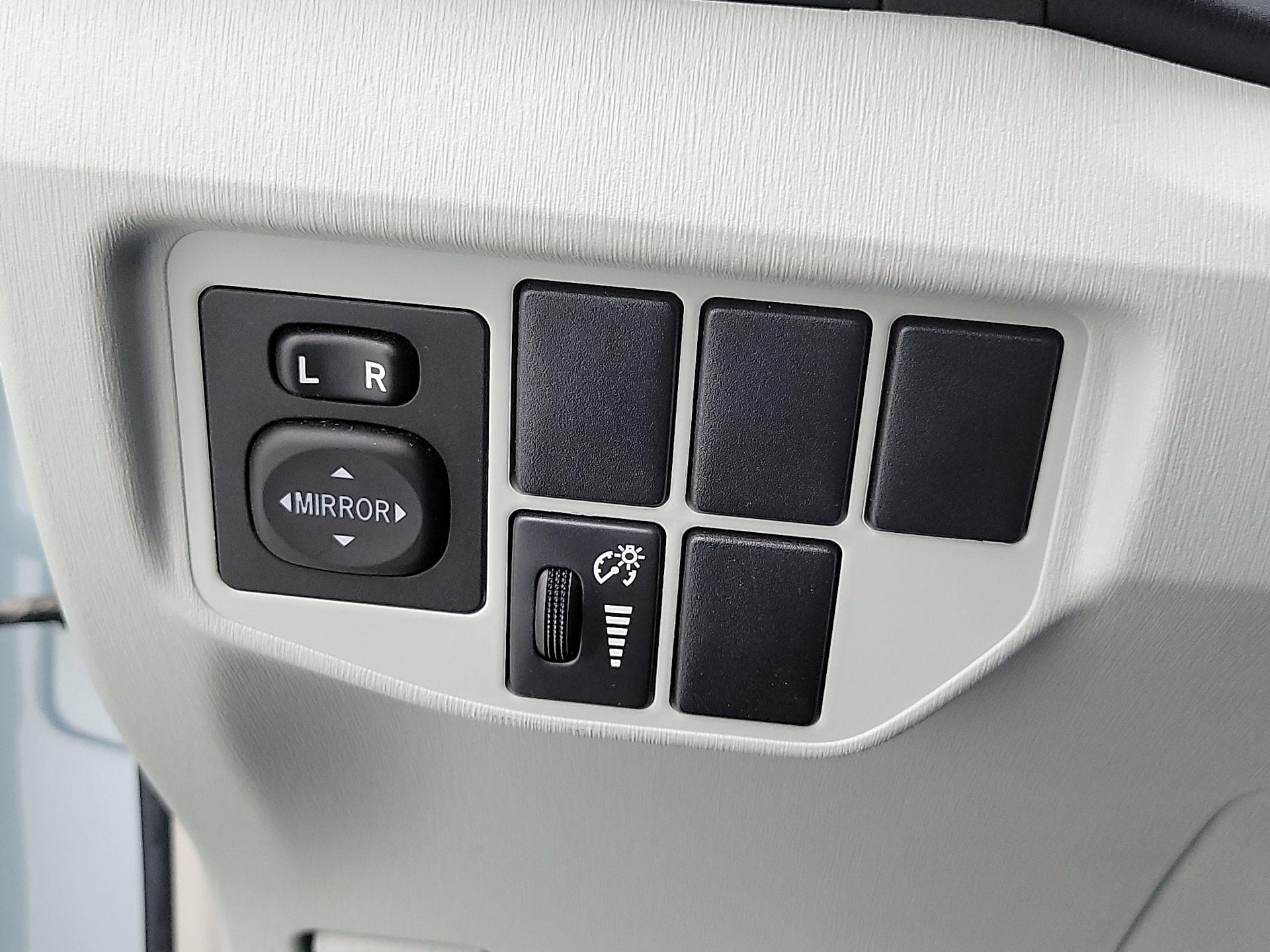 Thumbnail: 2015 Toyota Prius - 13