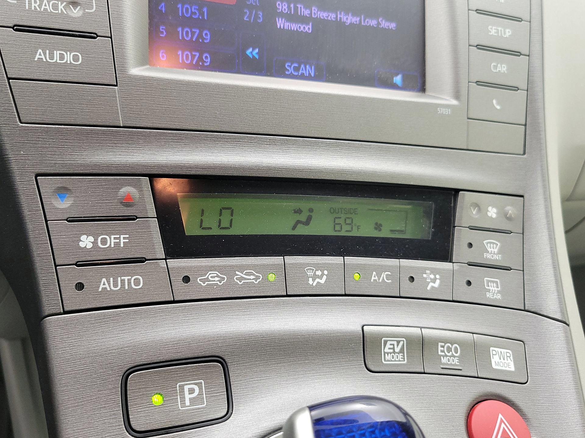 Thumbnail: 2015 Toyota Prius - 16