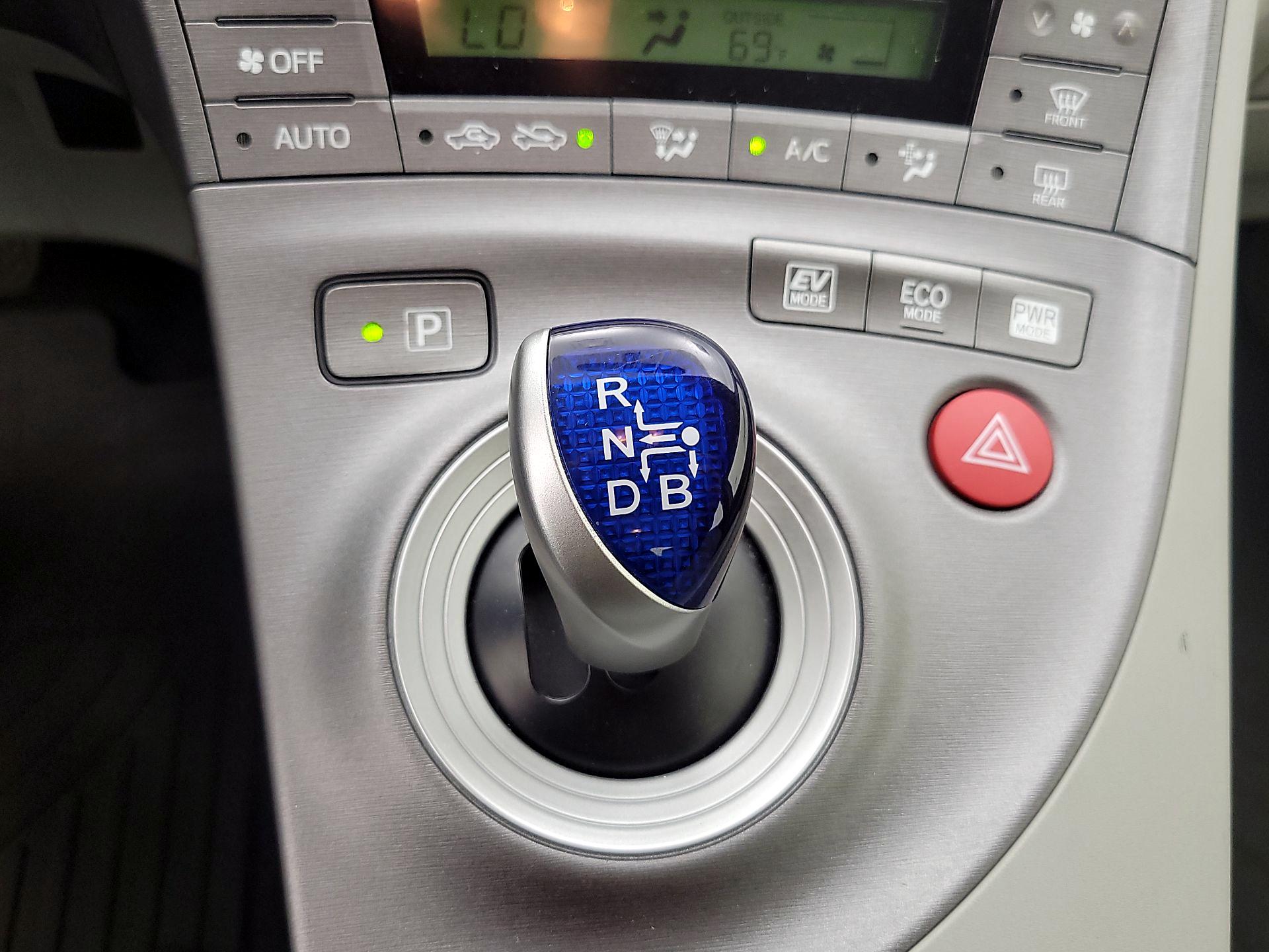 Thumbnail: 2015 Toyota Prius - 17