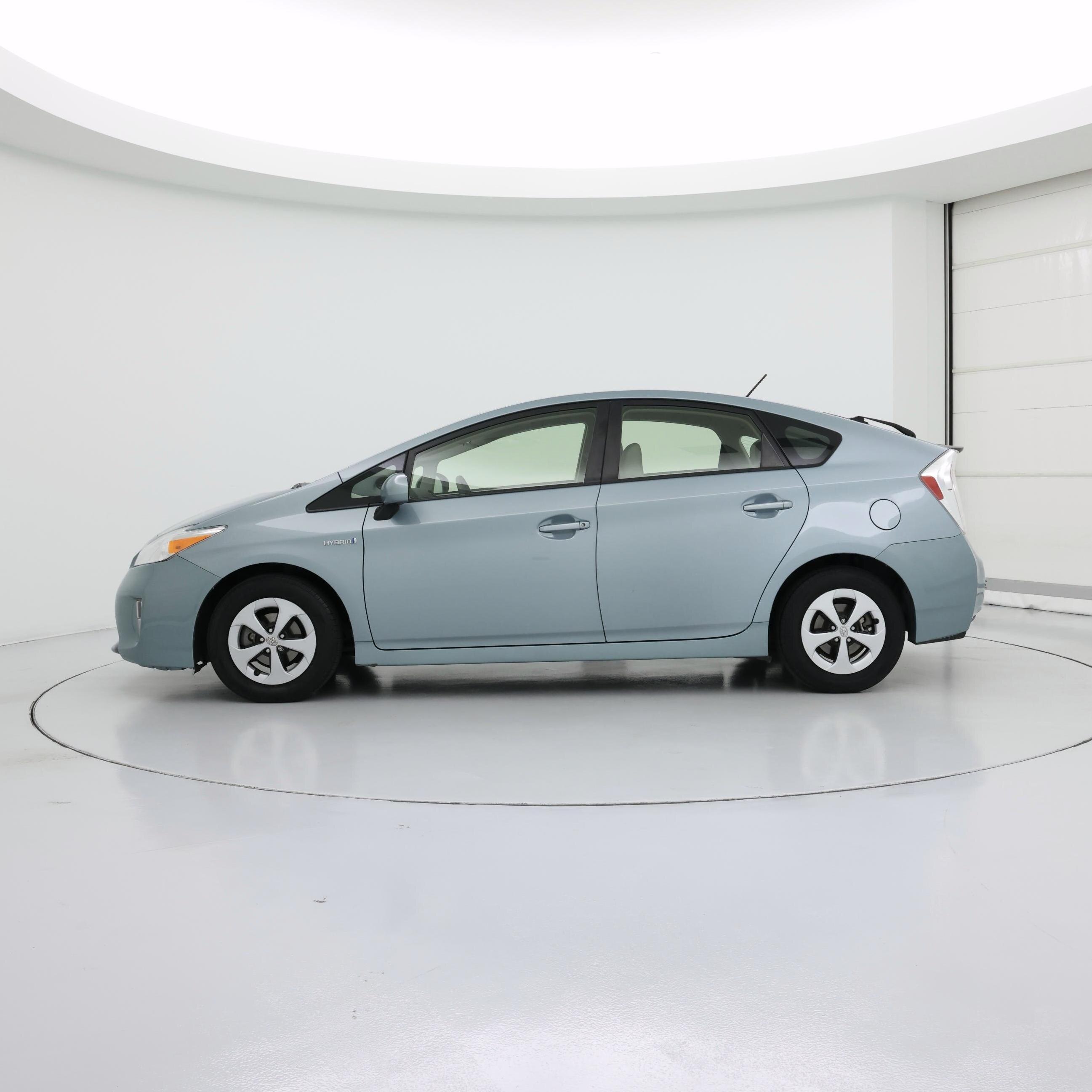 Thumbnail: 2015 Toyota Prius - 3