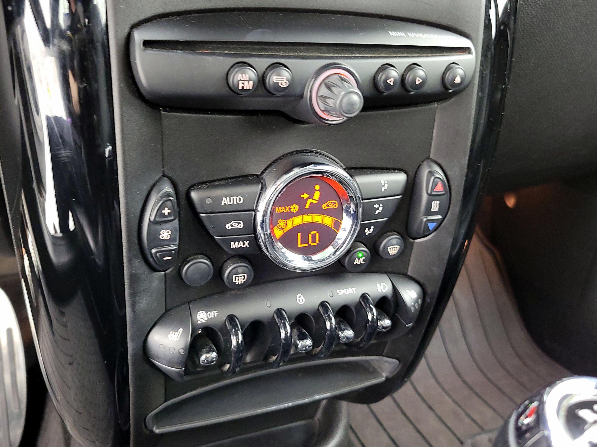Thumbnail: 2014 MINI Cooper Countryman - 17