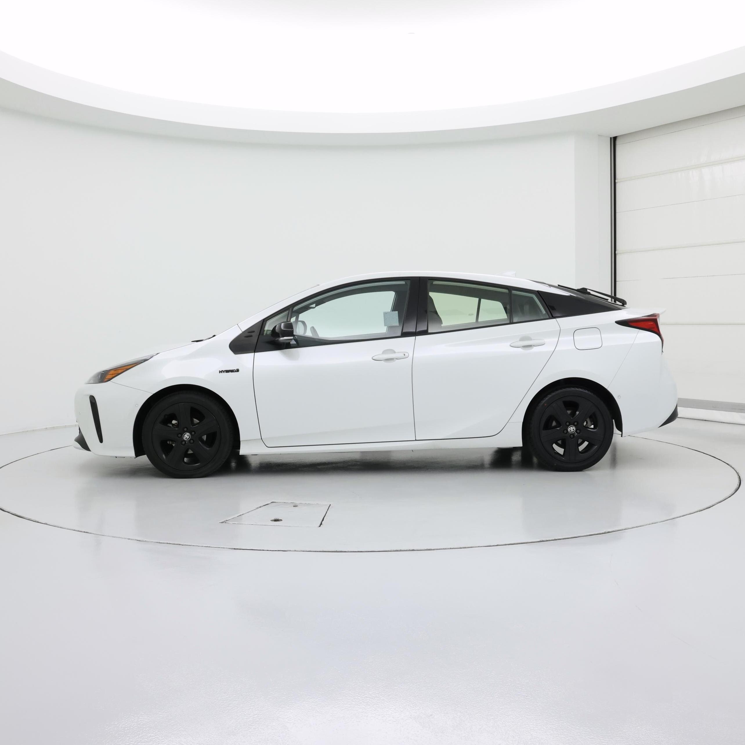 Thumbnail: 2021 Toyota Prius - 3