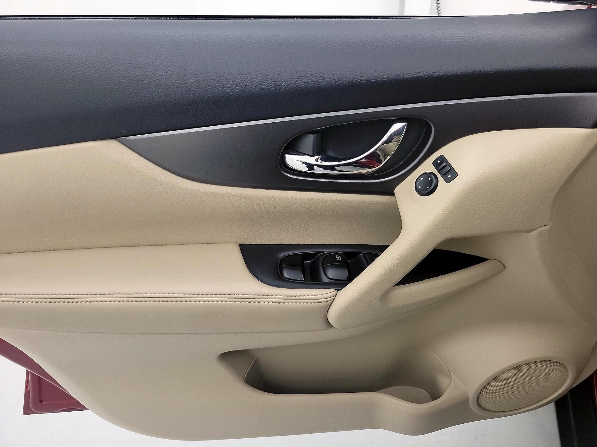 Thumbnail: 2015 Nissan Rogue - 12
