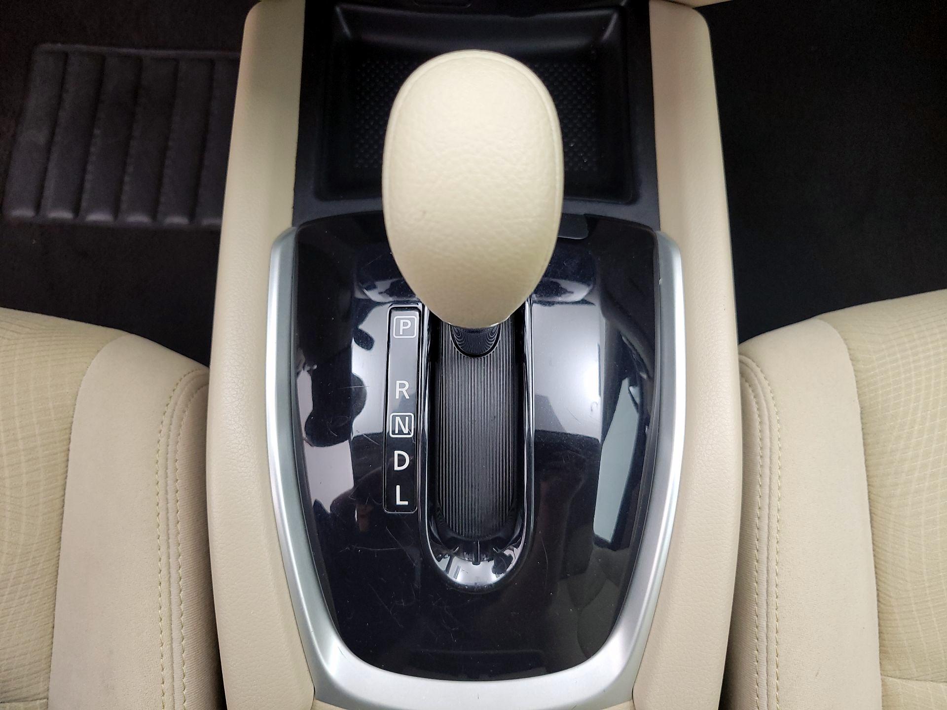 Thumbnail: 2015 Nissan Rogue - 17