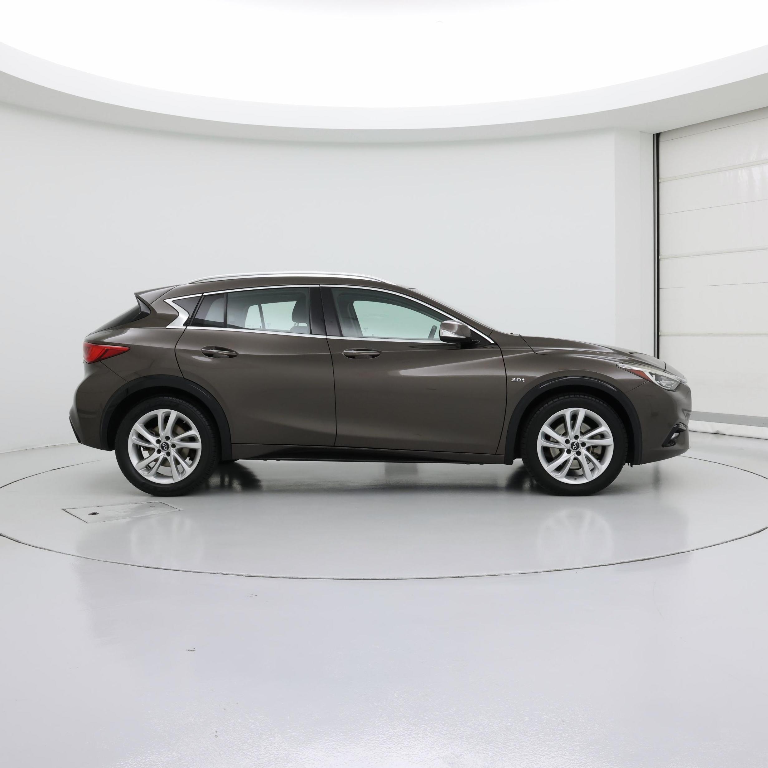 Thumbnail: 2017 INFINITI QX30 - 7