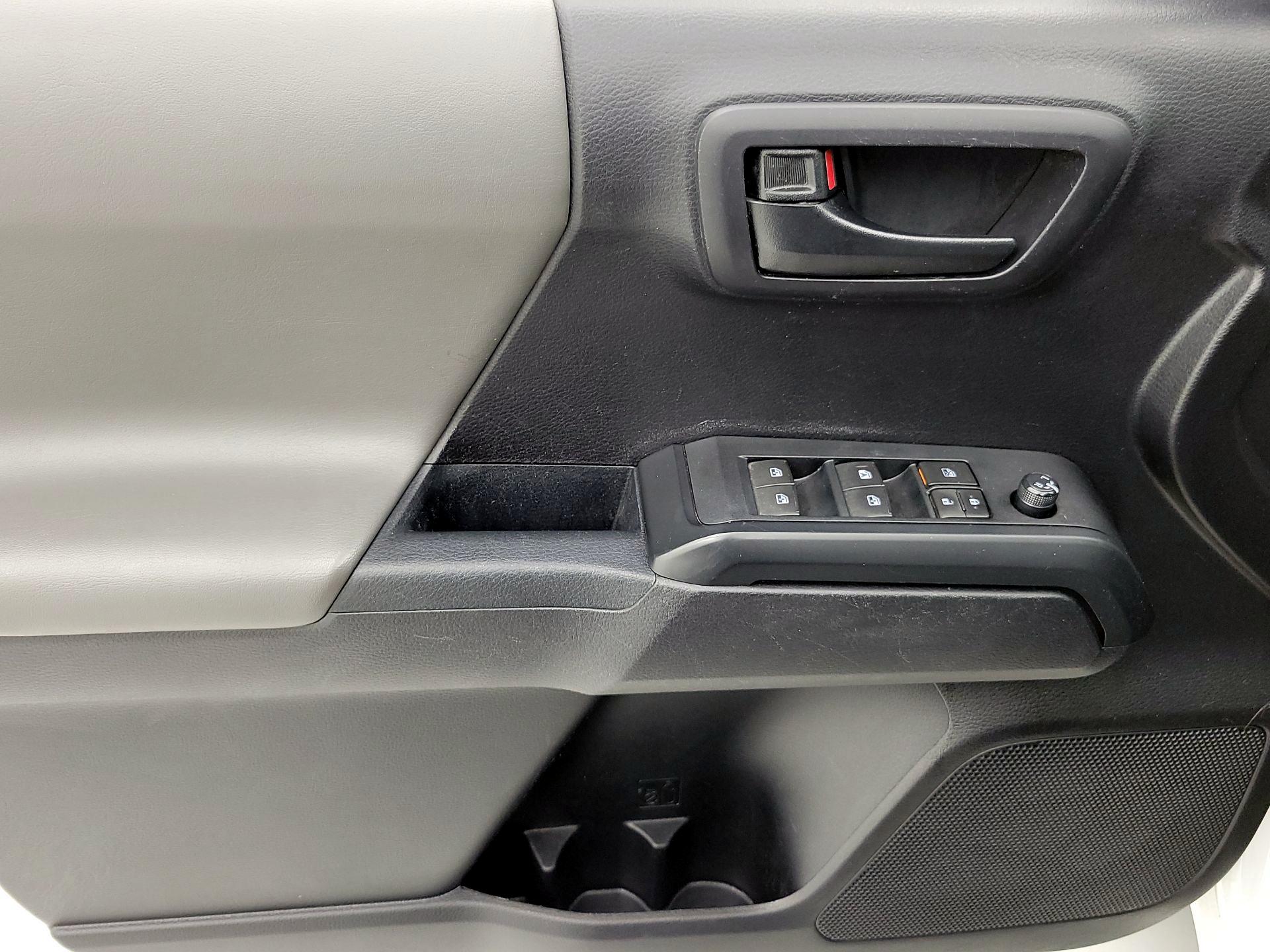 Thumbnail: 2019 Toyota Tacoma - 12
