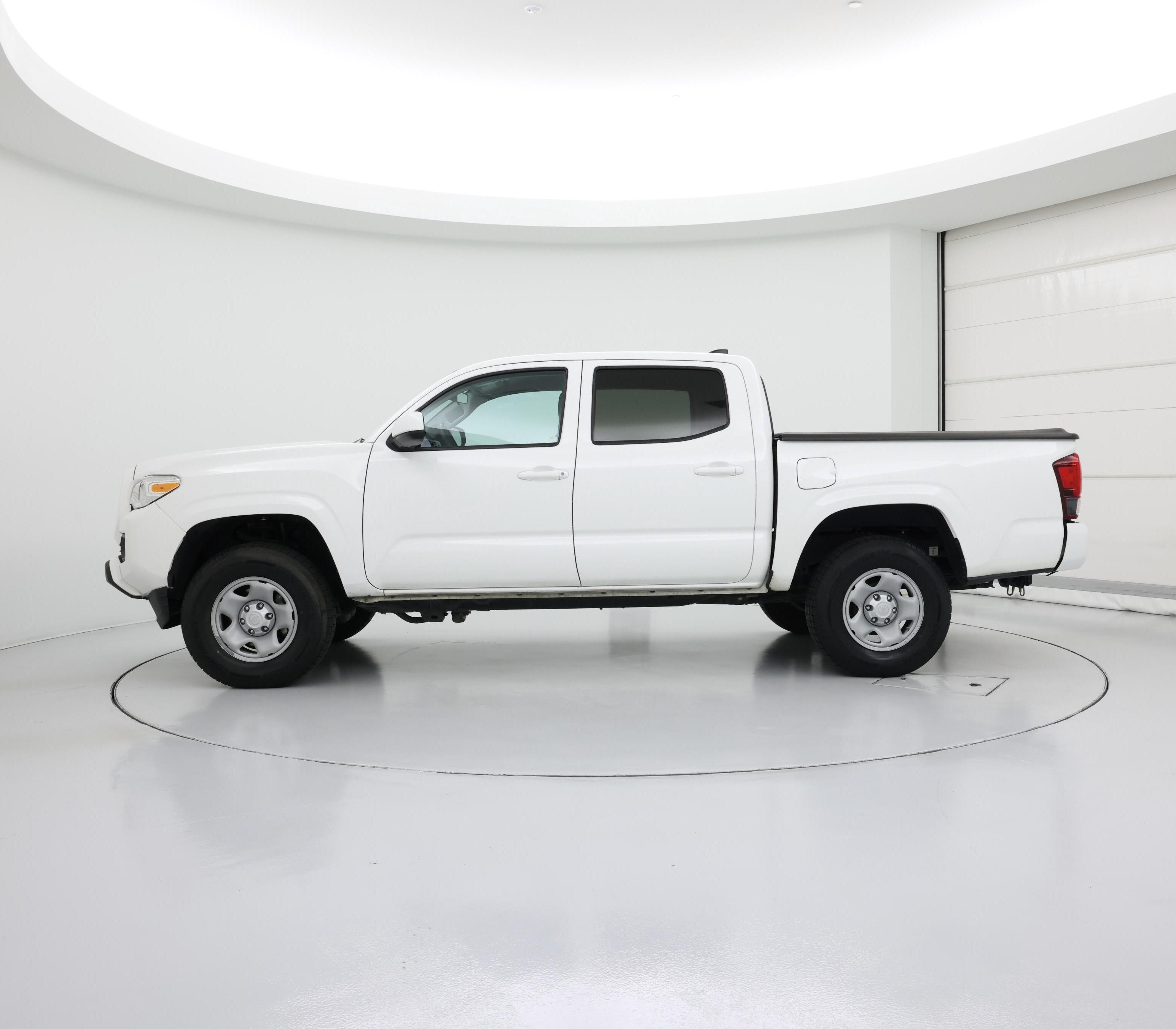 Thumbnail: 2019 Toyota Tacoma - 3