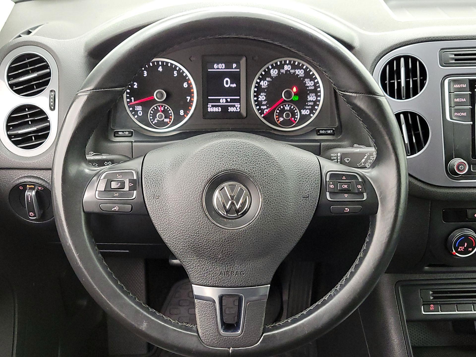 Thumbnail: 2016 Volkswagen Tiguan - 10