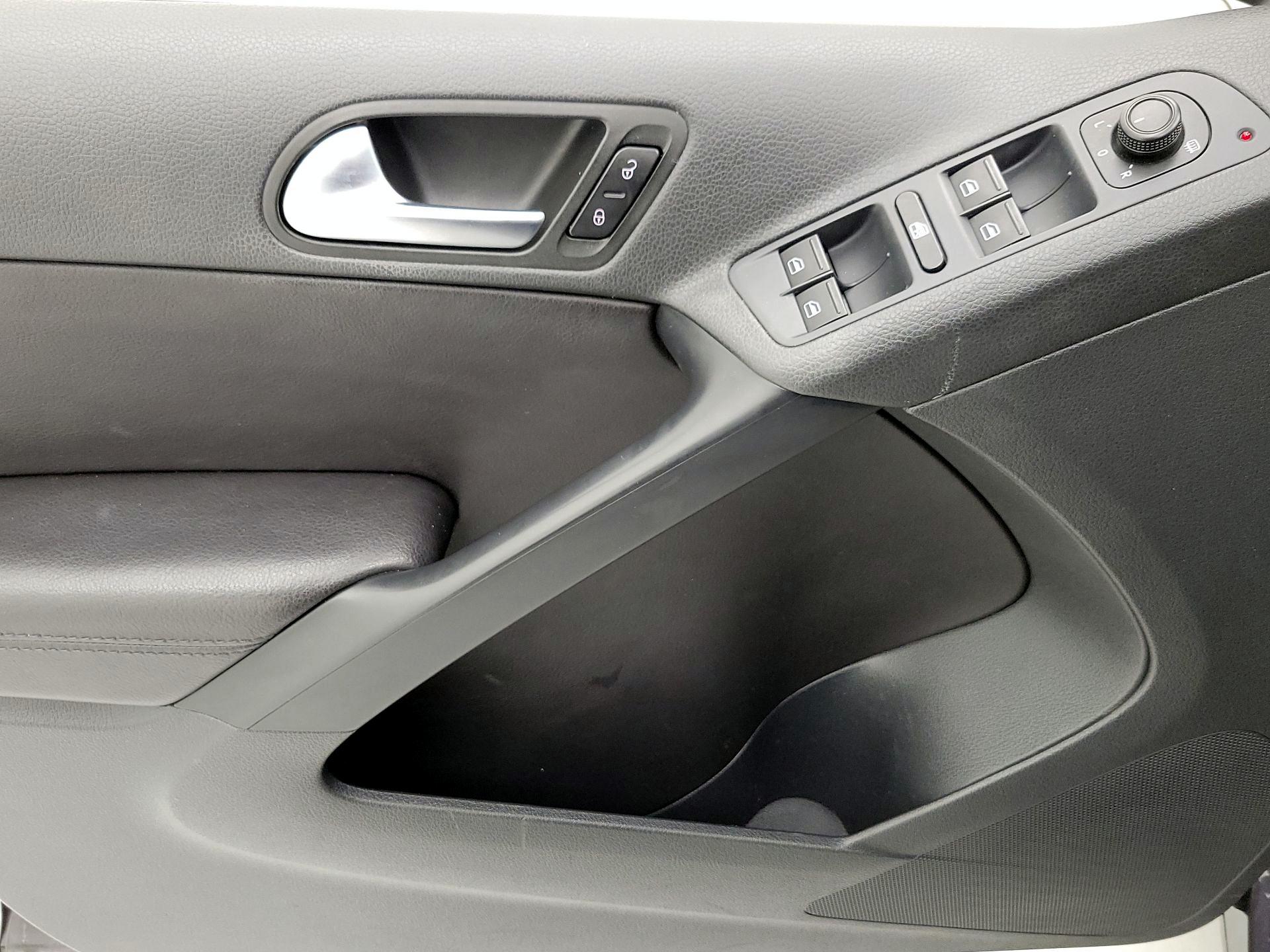 Thumbnail: 2016 Volkswagen Tiguan - 12