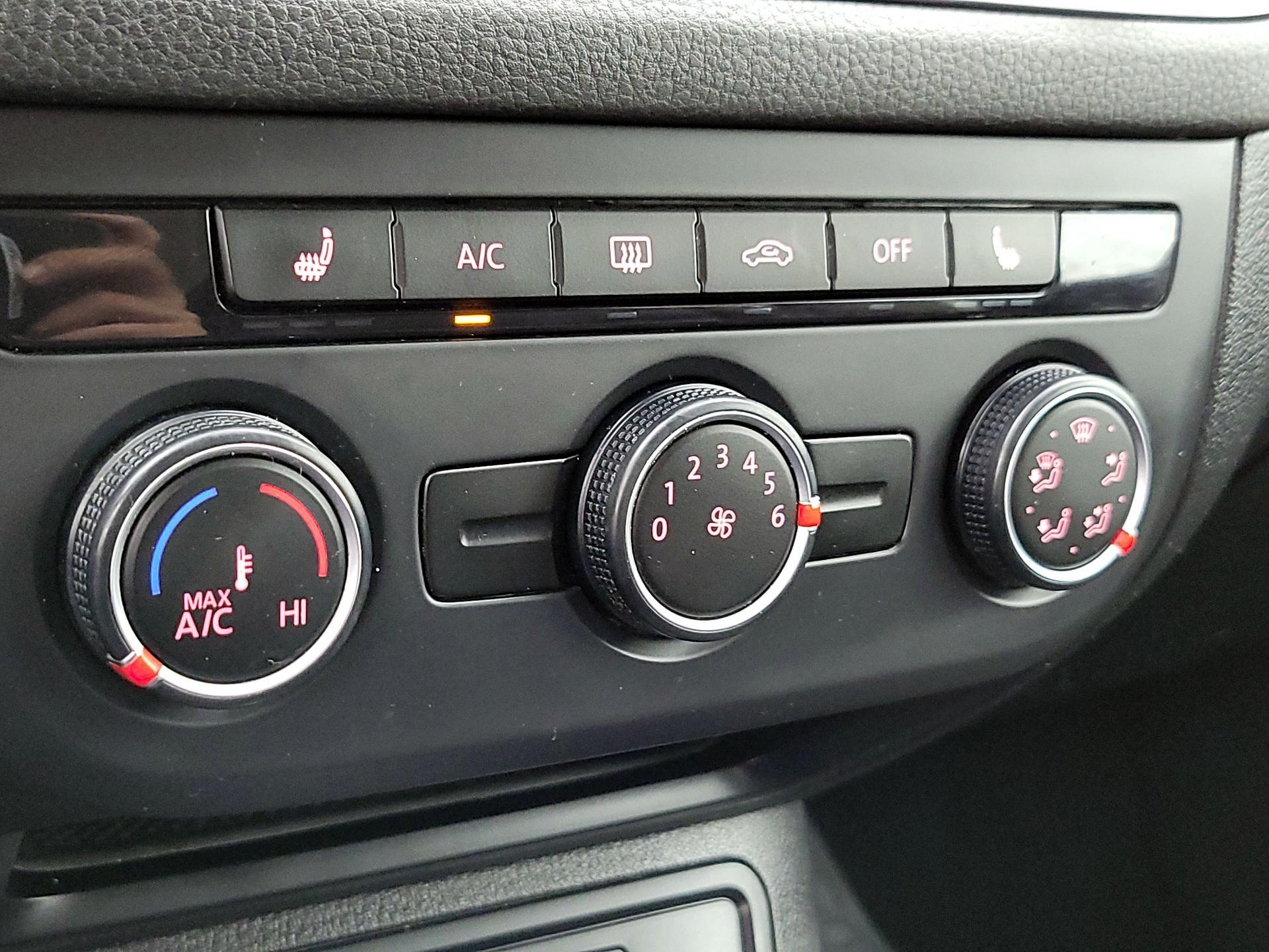 Thumbnail: 2016 Volkswagen Tiguan - 16