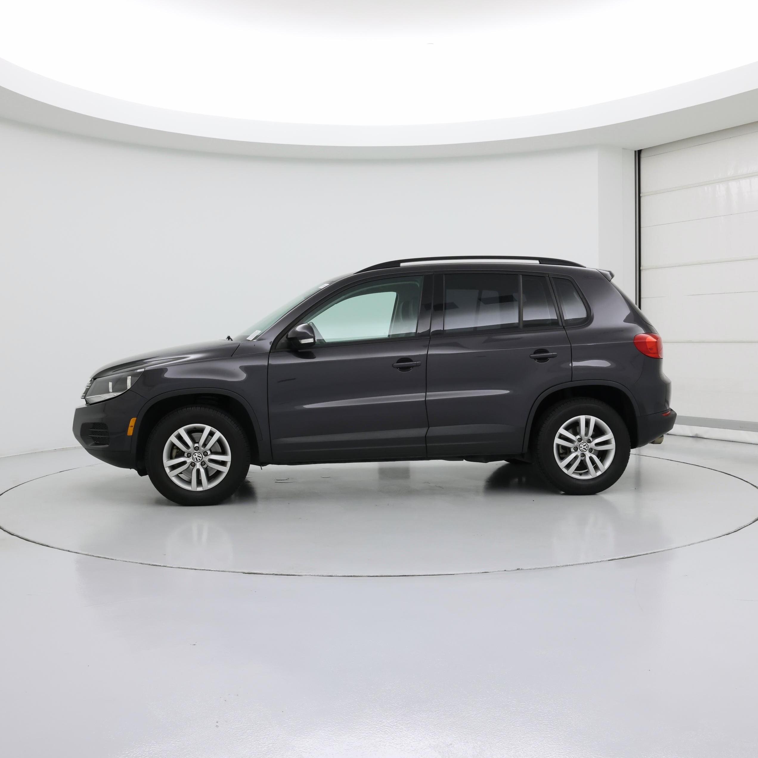 Thumbnail: 2016 Volkswagen Tiguan - 3
