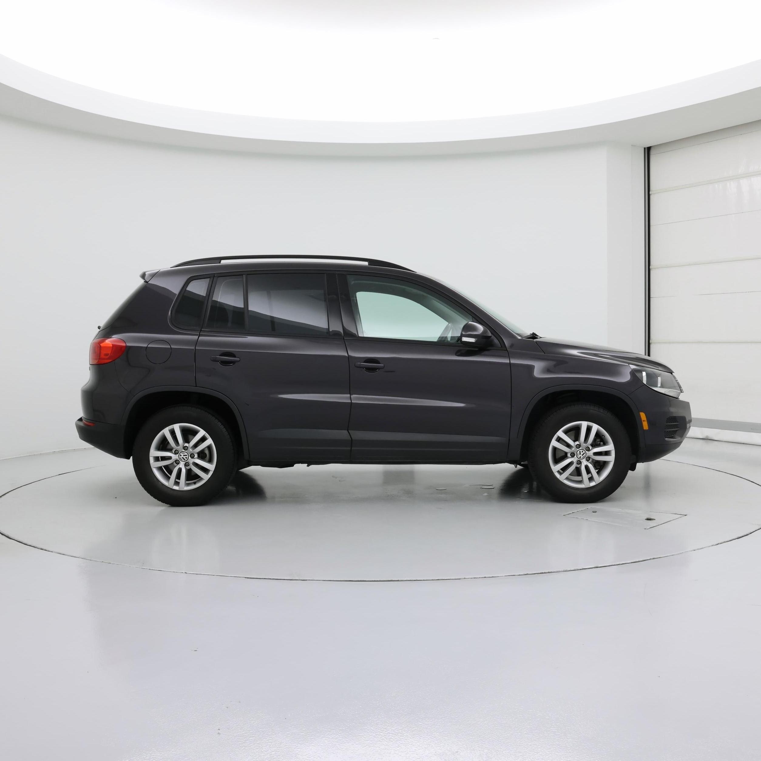 Thumbnail: 2016 Volkswagen Tiguan - 7